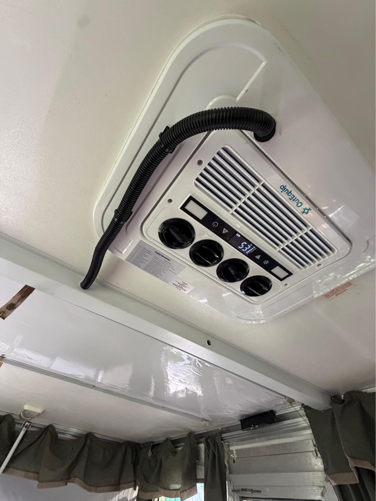 Outequip RV Air Conditioner, 12V 10000 BTU Rooftop Air Conditioner for RVs, Trucks, Vans, Campers, Tractor, Low Profile Quiet AC Unit, OutEquipPro 12V AC (12 voltage w/o heater) customer photo 2