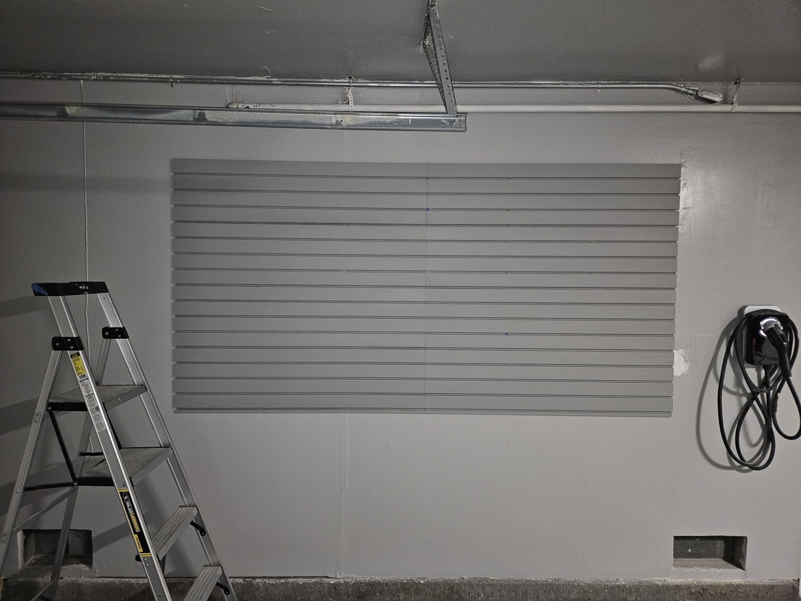 VEVOR Slat Wall Paneling, 8 x 4 ft, PVC Garage Slatwall without Accessories, White Slat Wall Easy-to-Install Adjustable Slatwall Panel with Coupling Structure & DIY Cutting, Fits for Storage & Display customer photo 1