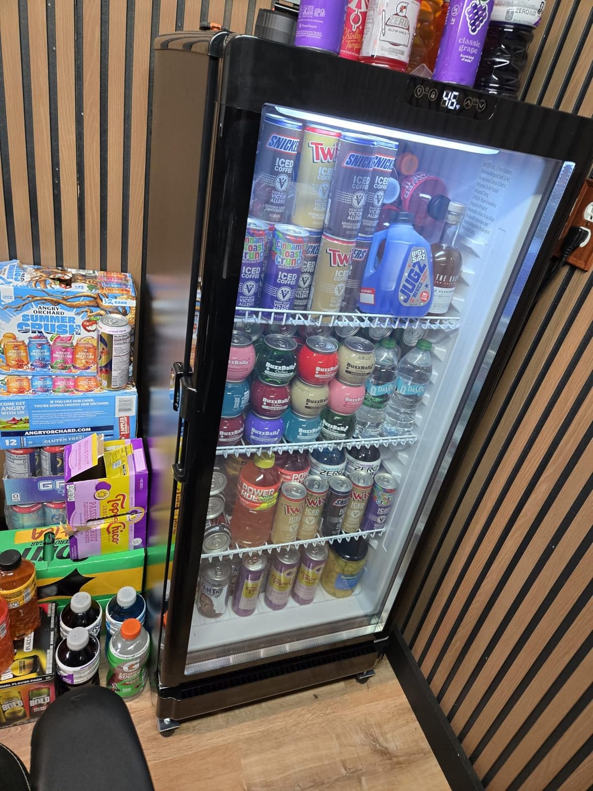 6 Cu.Ft Commercial Beverage Fridge with Glass Door, Double-Tempered Glass, Locking Key & LED, Indoor/Outdoor Use, Bar/Office/Restaurant, Adjustable Shelves, Energy Efficient customer photo 2