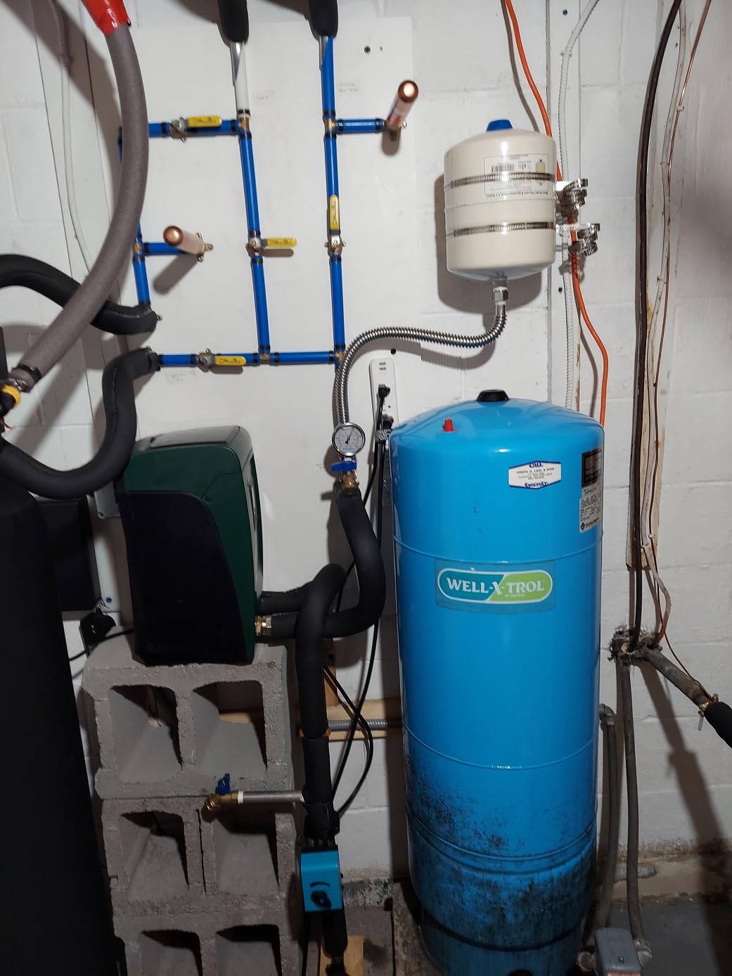 1PC EFIELD Water Heater Expansion Tank, 2.1 Gallon, 3/4 in MNPT Connection customer photo 1