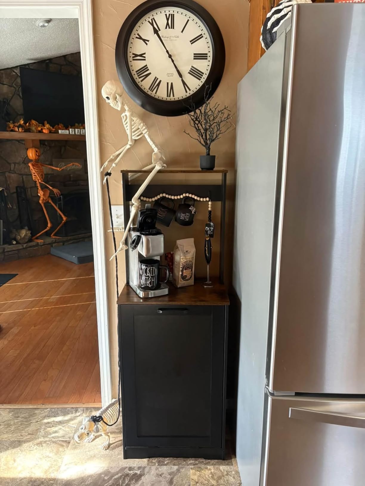 YATINEY Tilt Out Trash Can Cabinet with Charging Station, Kitchen Trash Bin Cabinet with Hooks, 10 Gallons Wooden Recycling Cabinet, Hidden Garbage Cabinet, for Kitchen, Living Room, White WB02UWH customer photo 2