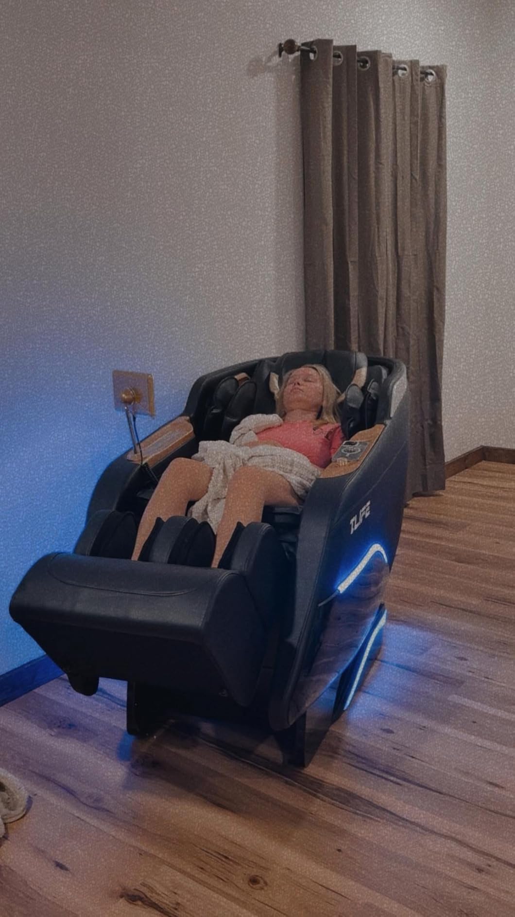 TLIFE Massage Chair Full Body 160° Zero Gravity SL-Track, 12 Modes, Black customer photo 1