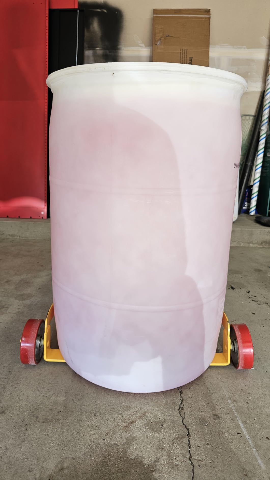 VEVOR 55 Gallon Drum Dolly, 1,200 Pounds Capacity Oil Drum Cart with 3 Smooth-Rolling Wheels and Labor-Saving Handle, Heavy Duty Q235 Steel Barrel Drum Dollies for Garages Warehouse Workshop customer photo 1