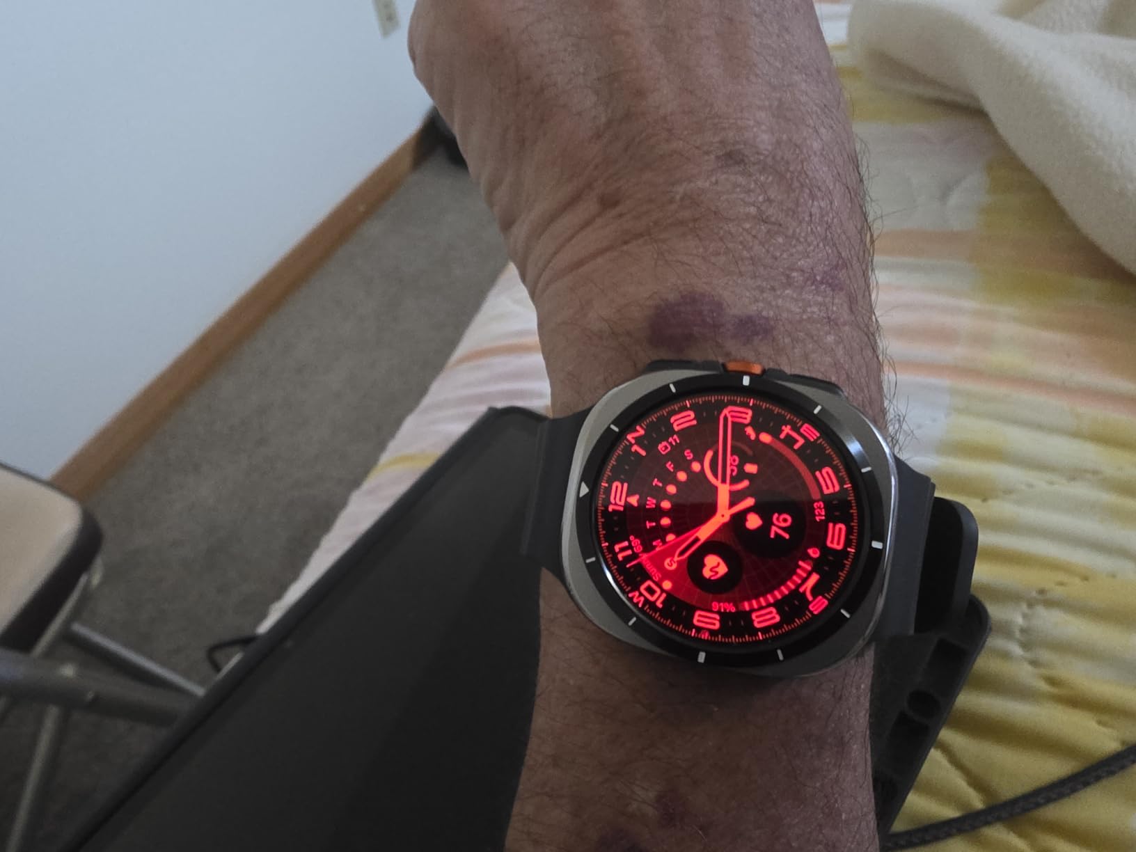 Samsung Galaxy Watch Ultra (2025), Titanium Silver, 47mm LTE Smartwatch customer photo 1