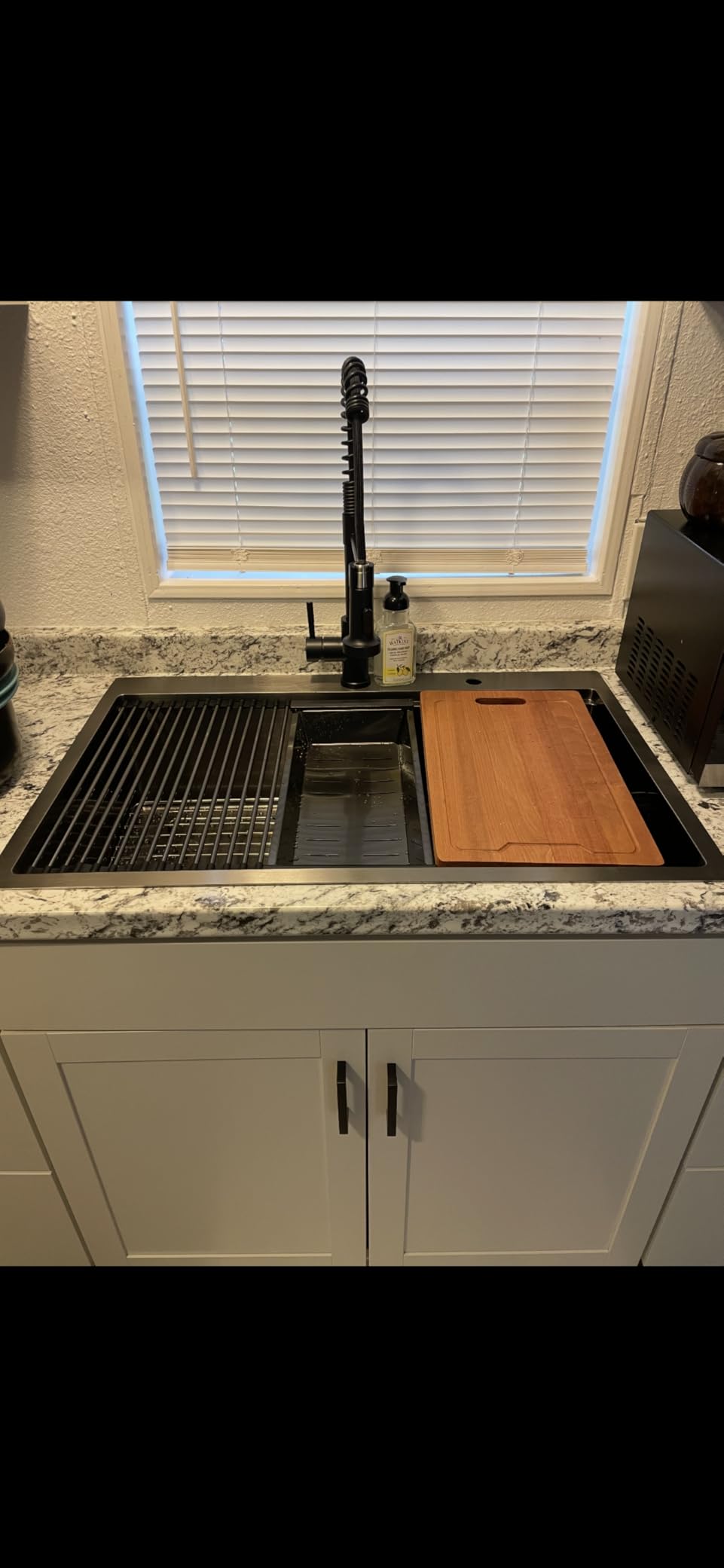 VAPSINT 33 Inch Black Farmhouse Kitchen Sink, 33x20x9 Inches Stainless Steel Undermount 16 Gauge Deep Single Bowl Apron Front Workstation Ledge Farm Sink with Accessories customer photo 2