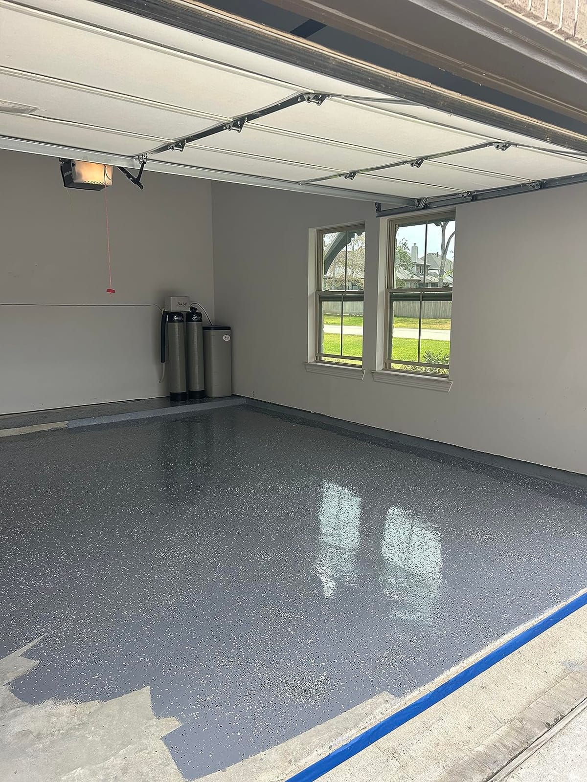 Epoxy Floor Kit – Good Full Kit – Gray Base with Blue Gray Blend Flake – Covers 500 sq. ft. at 9.7 mils Thickness – Ideal for Garage, Basement, Concrete Floors, and More customer photo 2