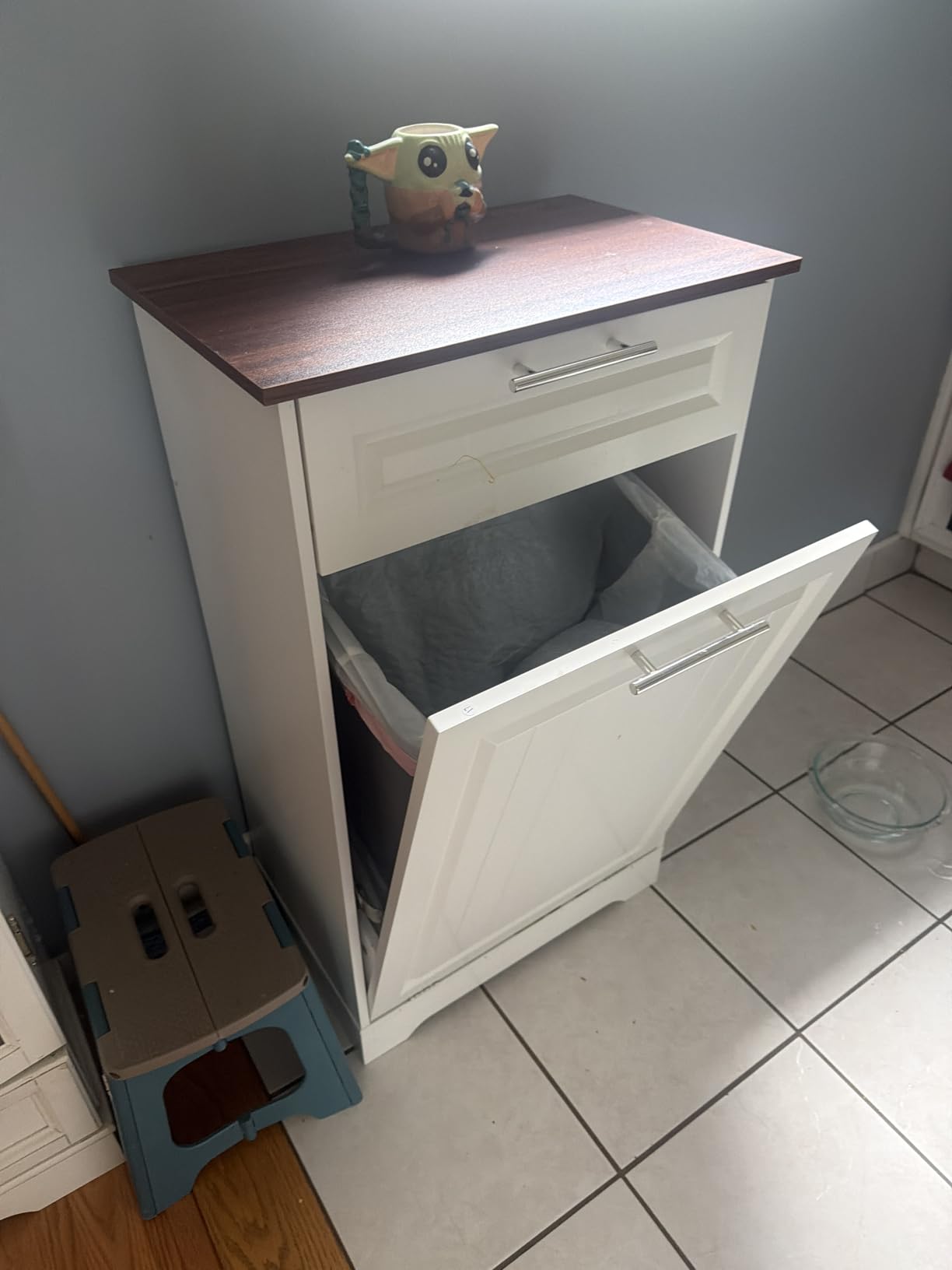 Single 10 Gallon Tilt Out Trash Can Cabinet with Deodorizing Function, Wooden Hidden Garbage Can Holder with Storage Drawers for Kitchen and Dining Room, Laundry Hamper Cabinet for Bathroom, Green customer photo 1