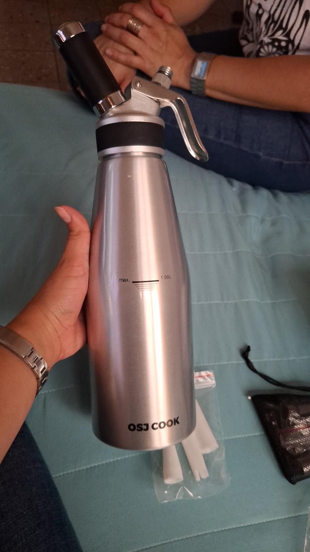 Professional Aluminum Whipped Cream Dispenser - 1000 mL/2 Pint,Leak-Free Whipped Cream Maker Canister with 8 Decorating Nozzles & Cleaning Brush - N2O Chargers (Not Included) (Silver, 1000ml) customer photo 2