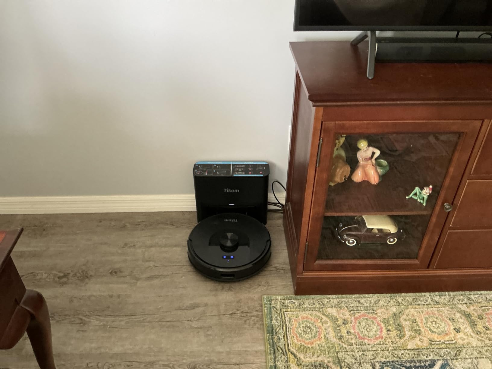 Tikom Robot Vacuum and Mop, Robotic Vacuum Cleaner with Self-Emptying Base customer photo 2