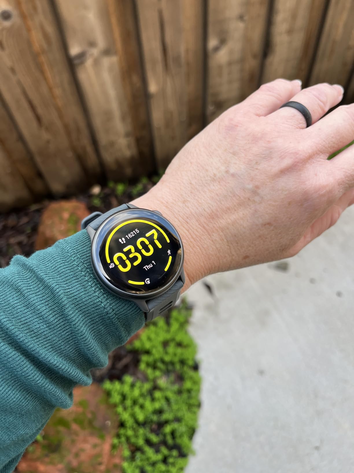 Garmin vívoactive® 6, Health & Fitness GPS Smartwatch, Pebble Gray/Slate customer photo 1