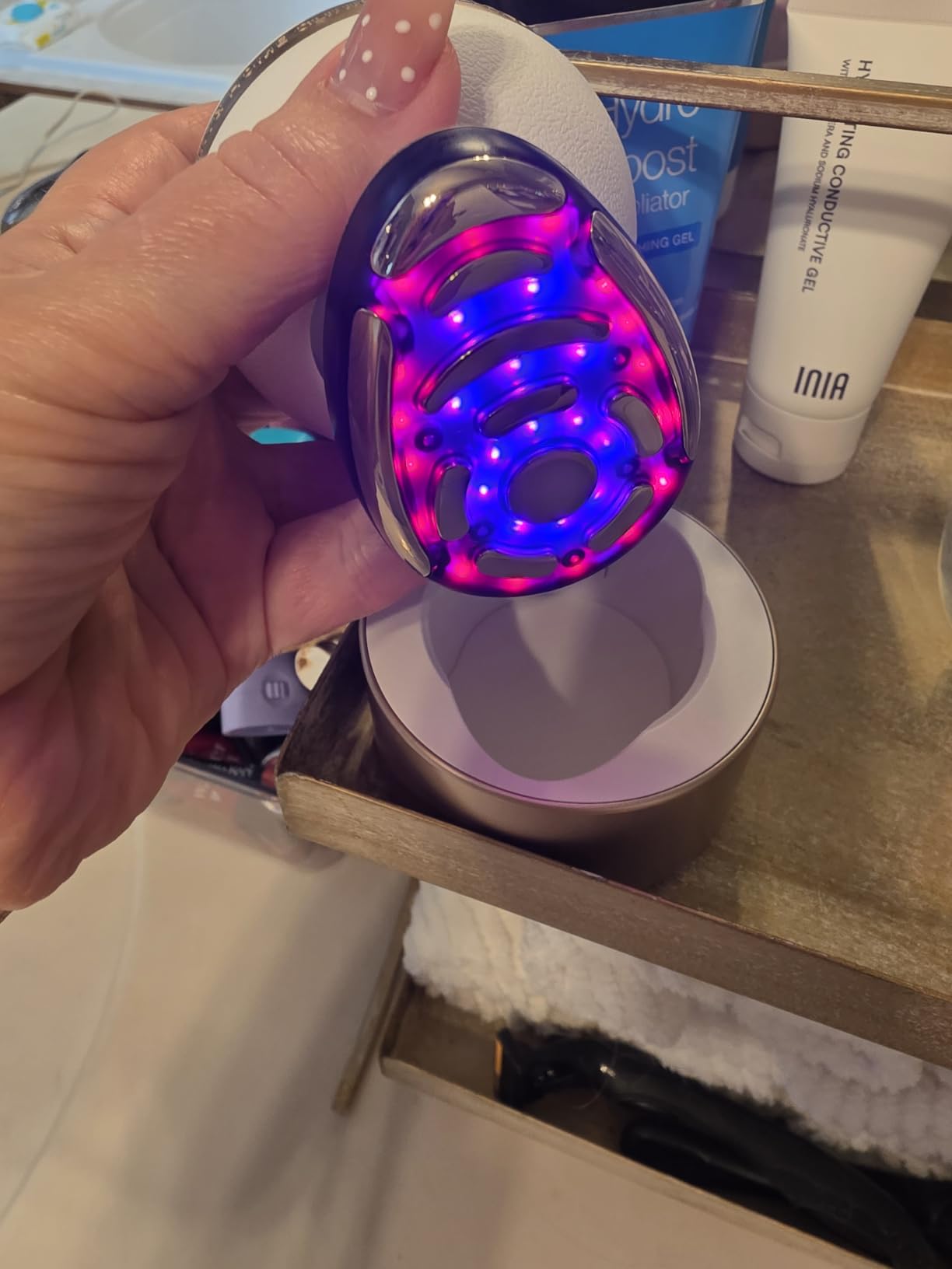 INIA SPHERA Upgraded 8-in-1 Microcurrent Facial Device for Face & Neck customer photo 2