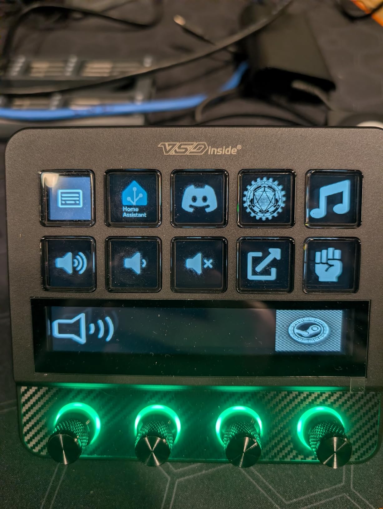 VSD N4 Pro Stream Controller Streaming Deck, Audio and Studio Controller customer photo 1