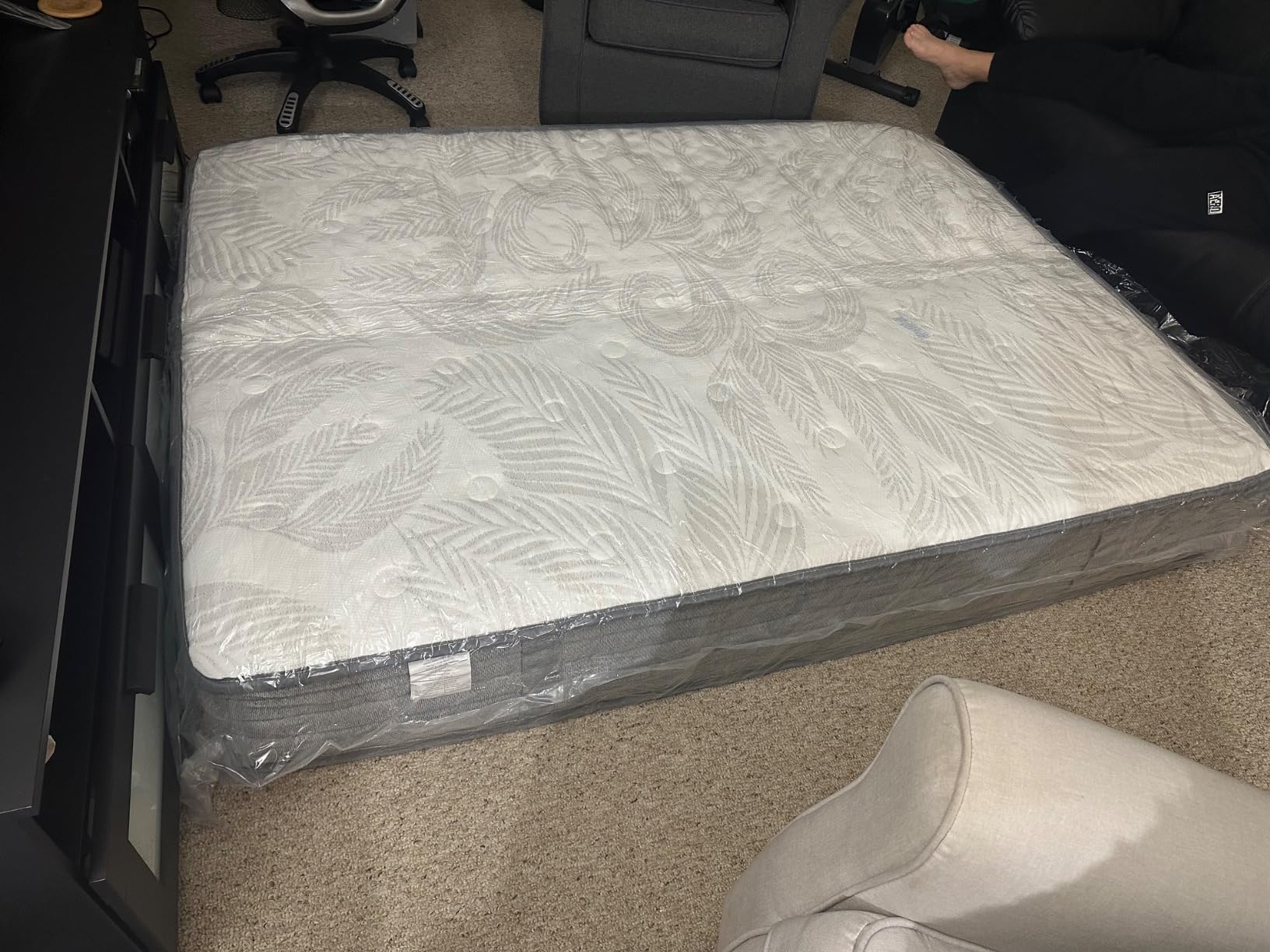KOW Queen Mattress, 12 Inch Memory Foam Mattress Queen Size Mattresses in a Box with Washable Removable Cover, Medium Firm, Fiberglass Free, Made in USA & CertiPUR-US Certified customer photo 1
