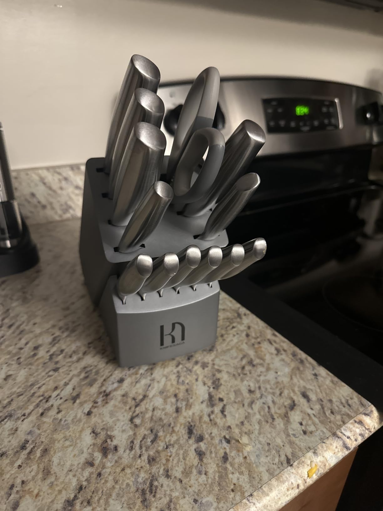 KnifeSaga 14 Pcs Knife Block Set, Premium, Razor Sharp, Japanese Steel customer photo 2