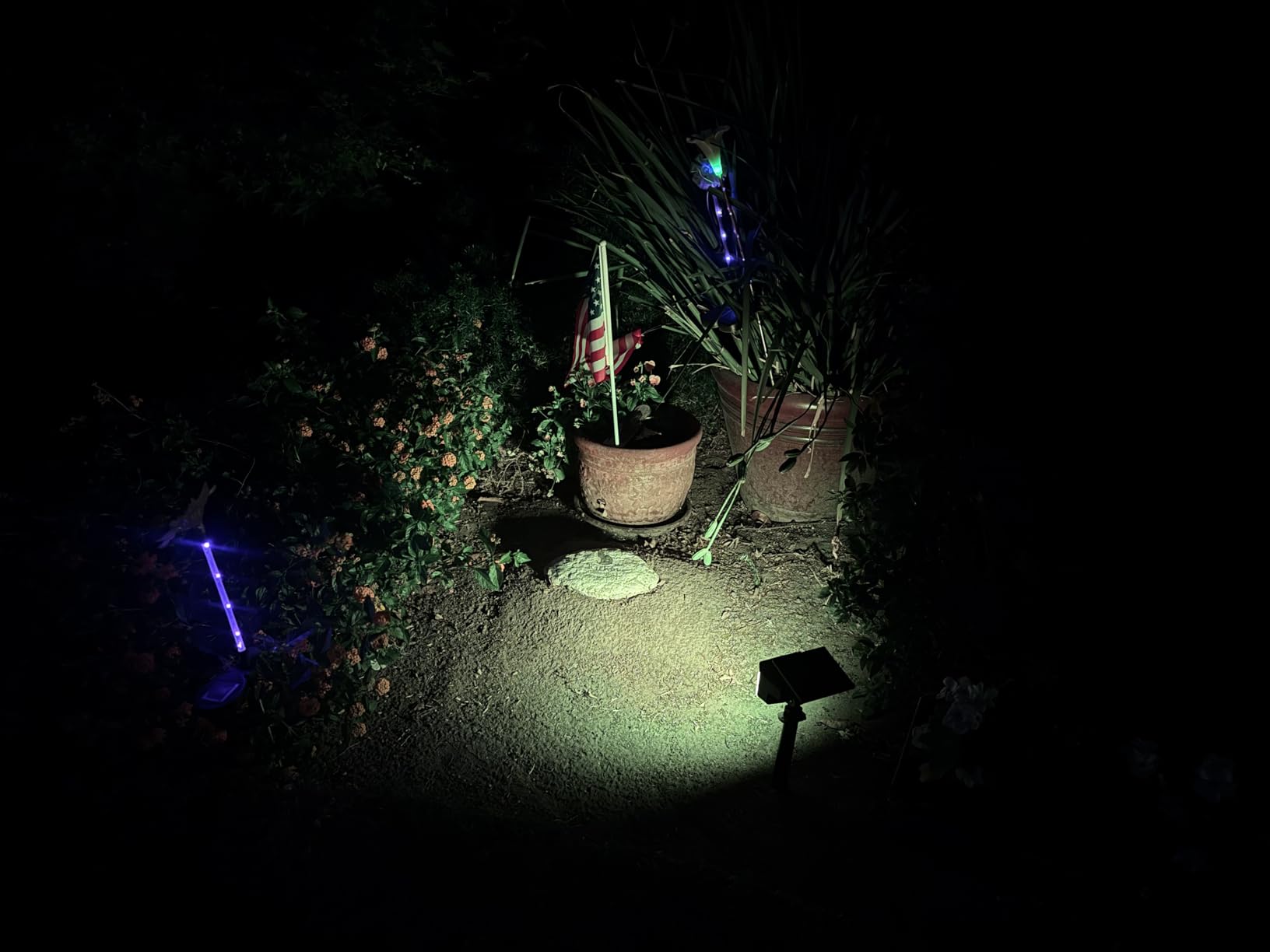 WELALO Solar Lights Outdoor Waterproof Flag Spotlights 10 Pack (Warm White) customer photo 2