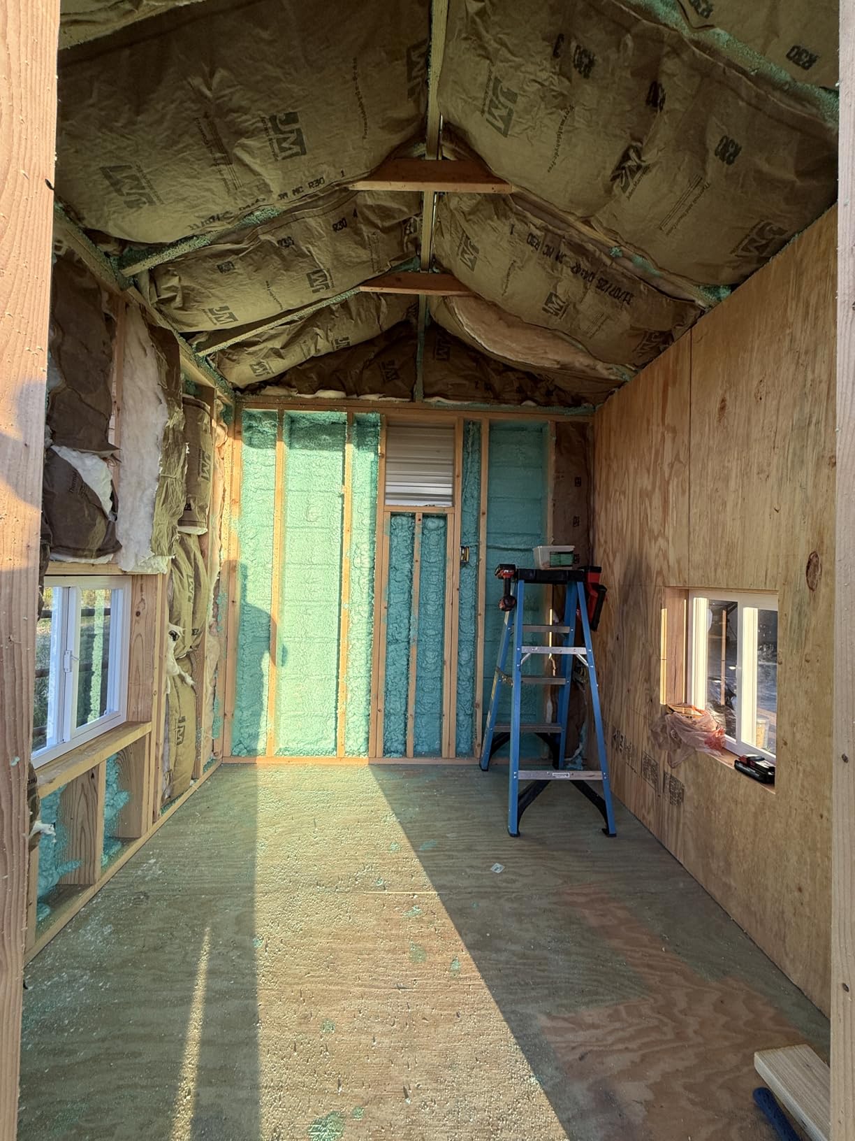 BEEST FullStop Spray Foam Insulation Kit for Walls and Attic - Fire Rated - 720 Board ft/sq.ft Perfect Heat & Acoustic Insulation - 36x Spray Foam Can, 2X Cleaner, Pro Gun & Safety Gear customer photo 2