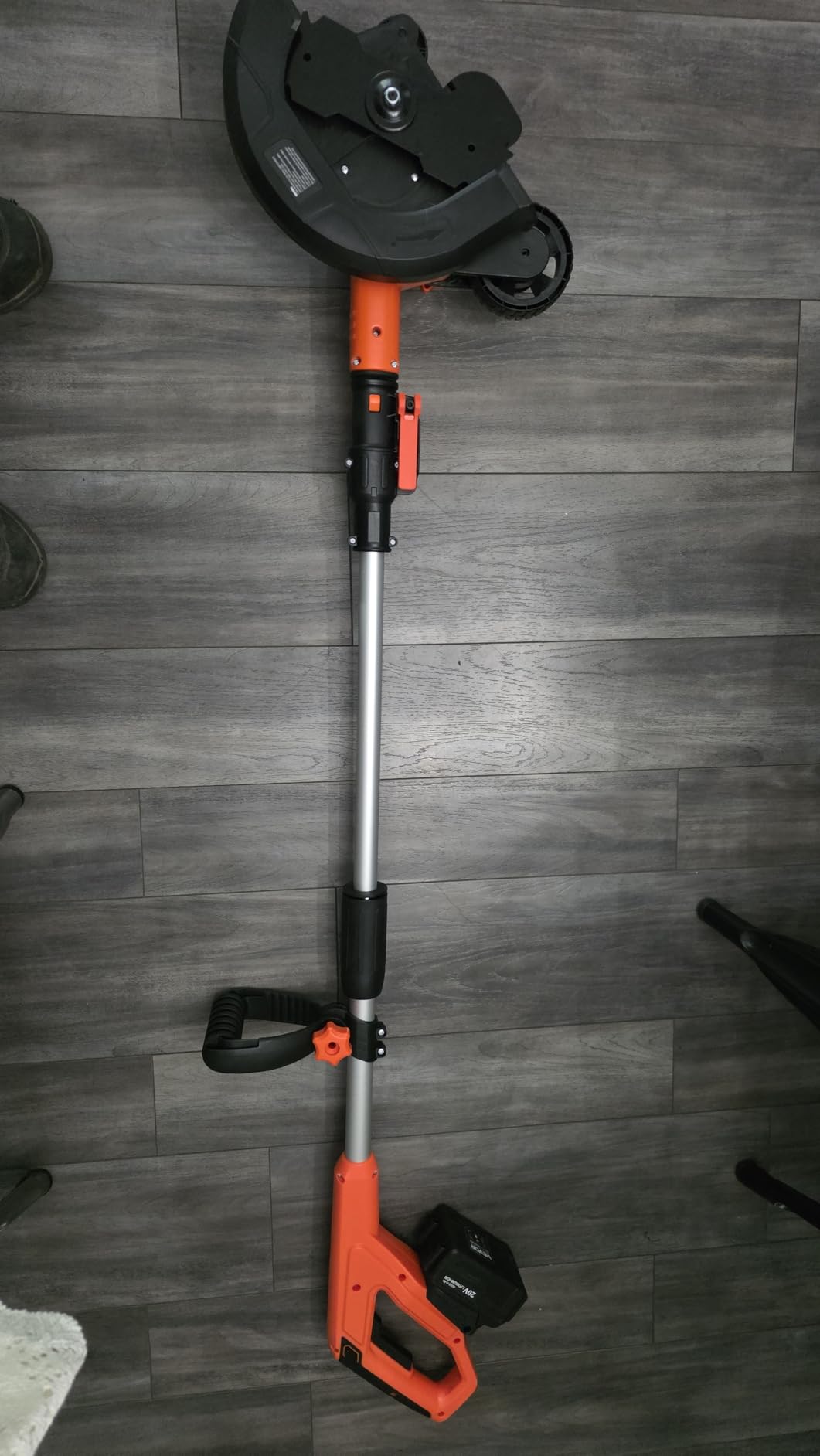 VEVOR Lawn Edger, 8-inch Blade Length, 12 Amp Electric Edger Lawn Tool, 4000 RPM, with 3-Position Blade Depth, 65 Mn, Pivoting Handle, Dual Wheels, for Lawns, Driveways, Yards, and Sidewalk Edges customer photo 2