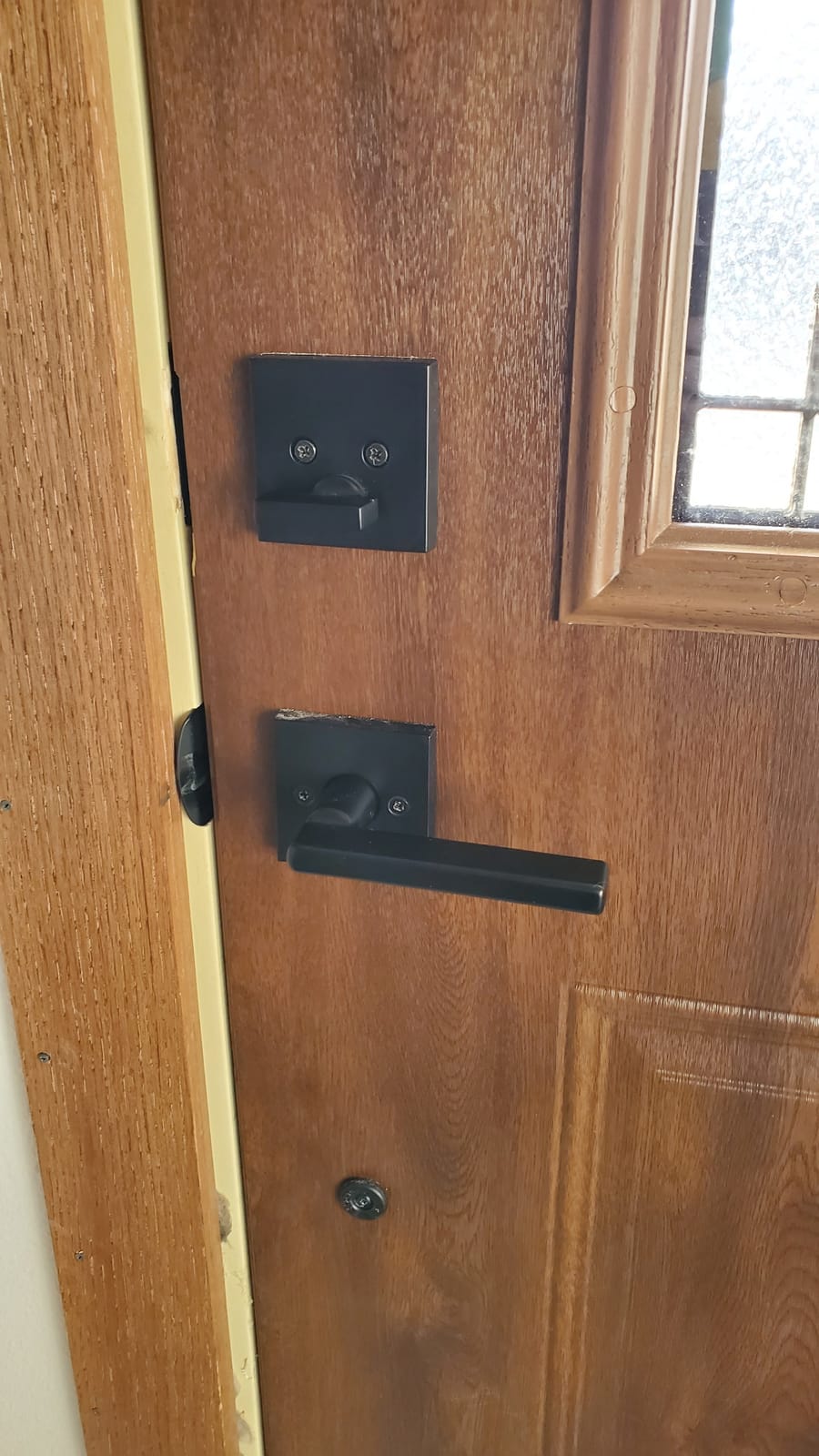Kwikset San Clemente Front Door Lock Handle and Deadbolt Set, Entry Door Handleset Exterior with Interior Reversible Lever, Matte Black, Pick Resistant SmartKey Rekey Deadbolt Security customer photo 2