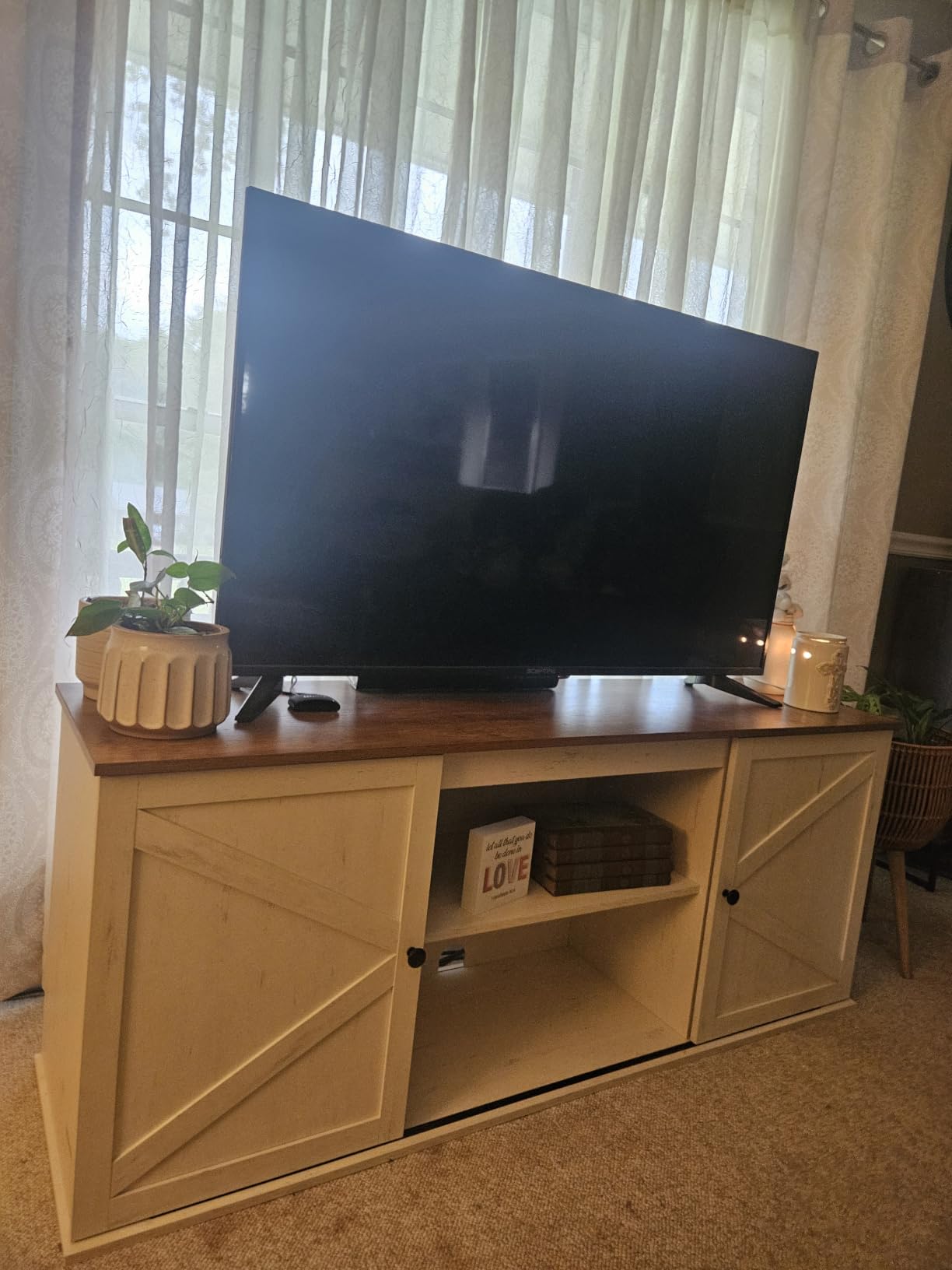 VASAGLE Farmhouse TV Stand for 65'' TV, Media Console, Sliding Barn Doors | Entertainment Center for Living Room, Bedroom, TV table with Storage Cabinets, Honey Brown, HAINS Collection ULTV535K101 customer photo 1