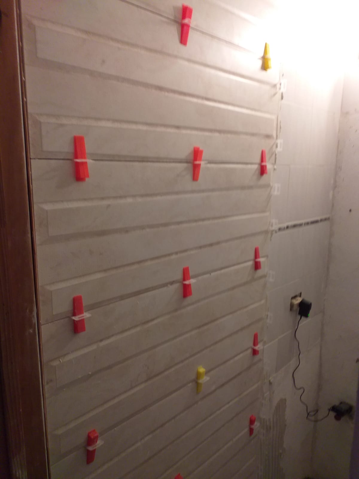 Tile Leveling System with 1200 Tile Spacers 1/16