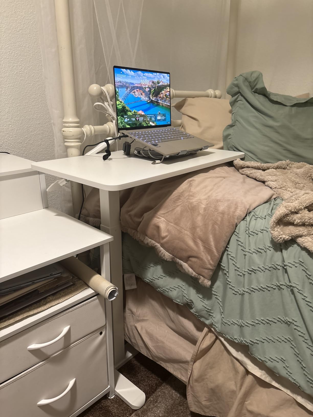 Sweetcrispy Overbed Table, Adjustable Rolling Desk, Mobile Standing Desk customer photo 1