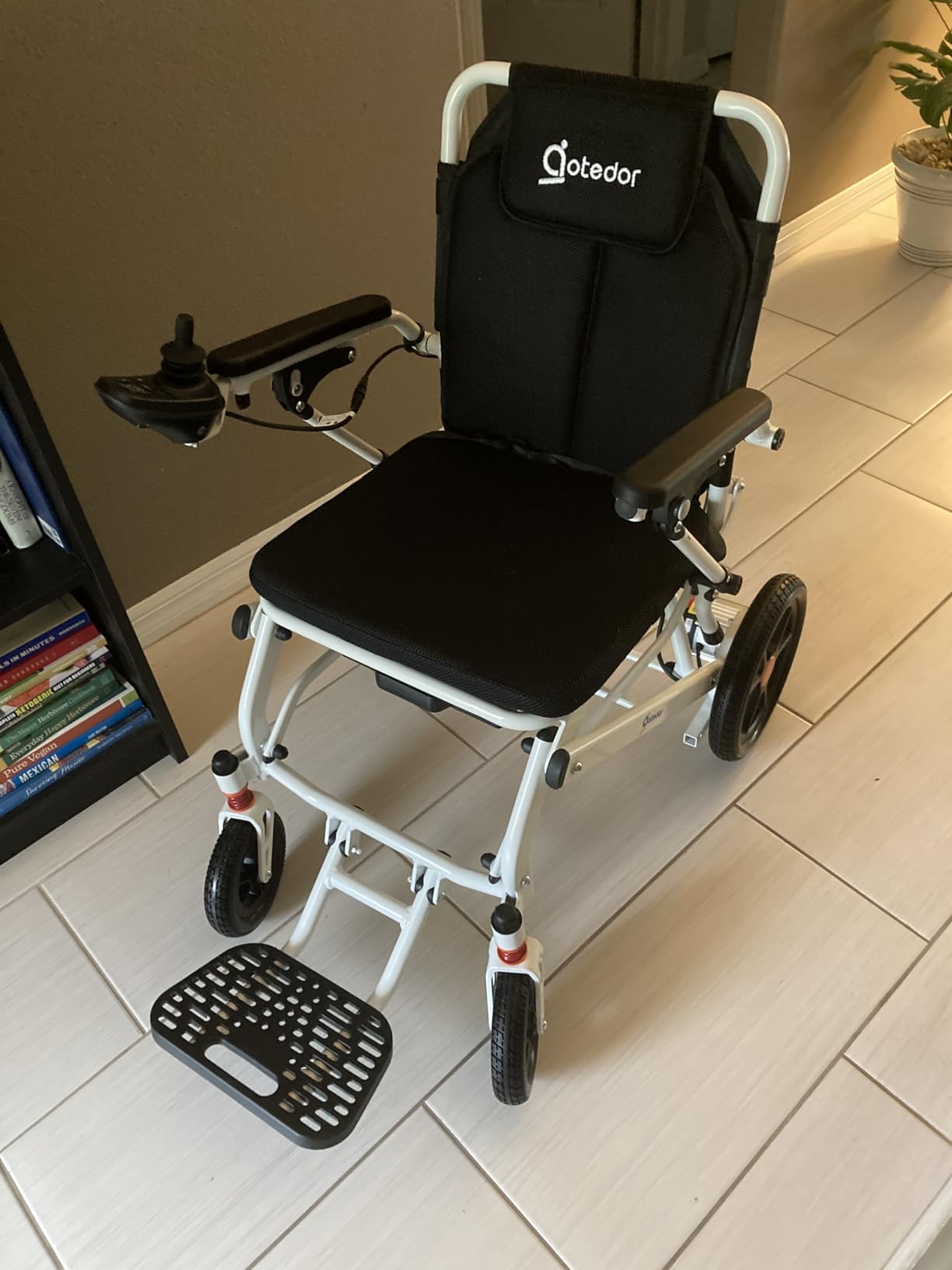 Aotedor Lightweight Electric Wheelchairs,39 lbs Foldable Power Wheelchair customer photo 1