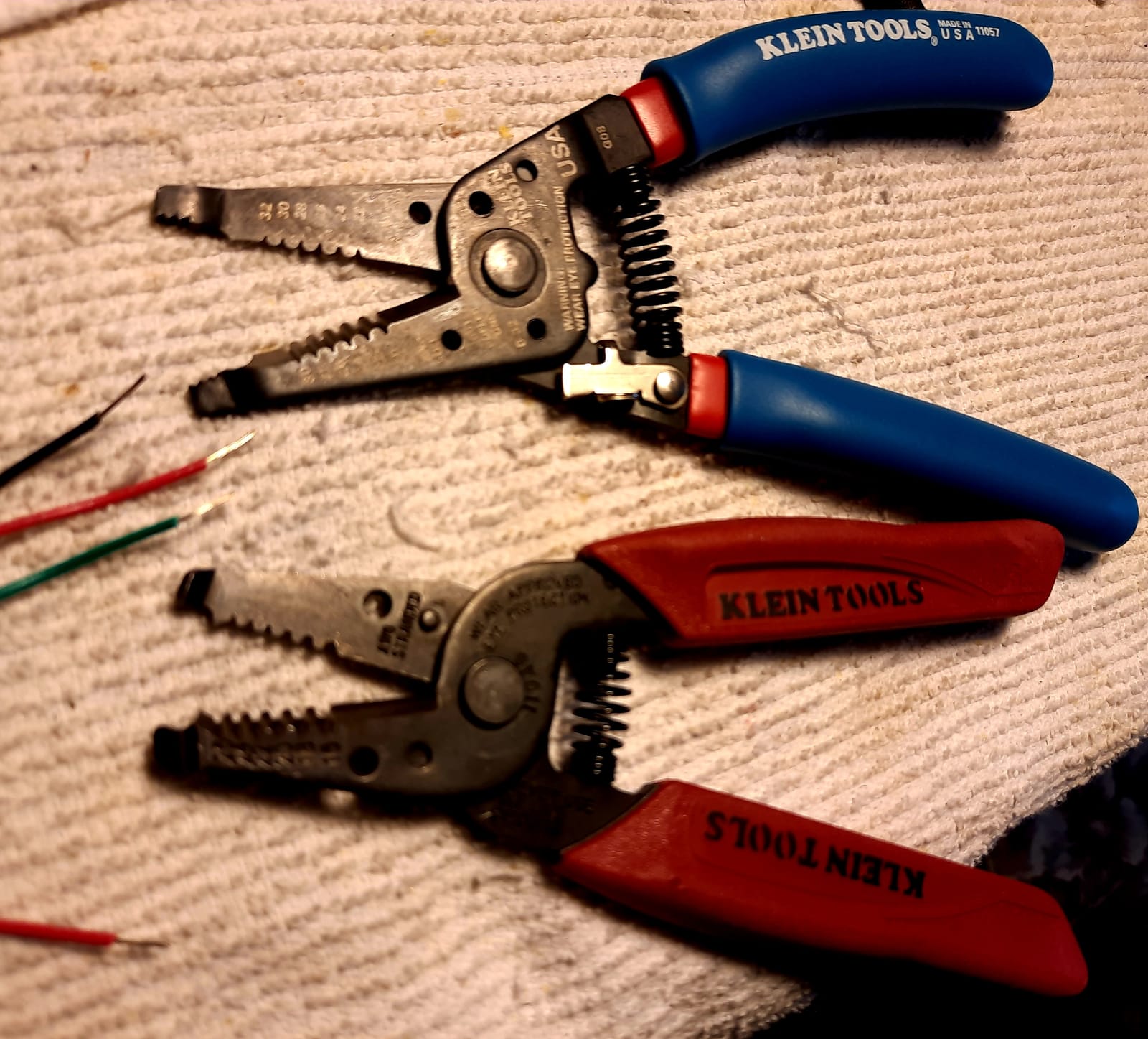 Klein Tools 11046 Wire Stripper, Wire Cutter, Made in USA, Stripping/Cutting Tool for 16-26 AWG Stranded, Compact Nose with Precision-ground Stripping Holes customer photo 1