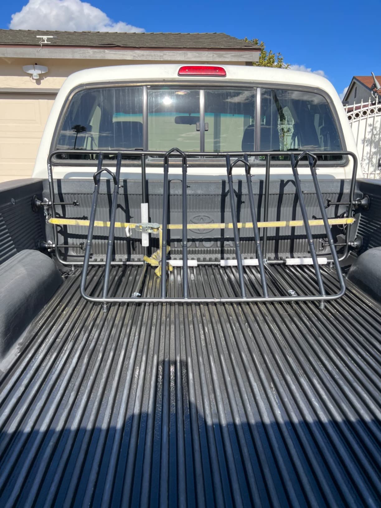 Advantage Heininger Truck Bed Bike Rack – Hauls 4 Bikes Without Wheel Removal, Tool-Free Assembly, Lockable Cable, Adjustable 53.5