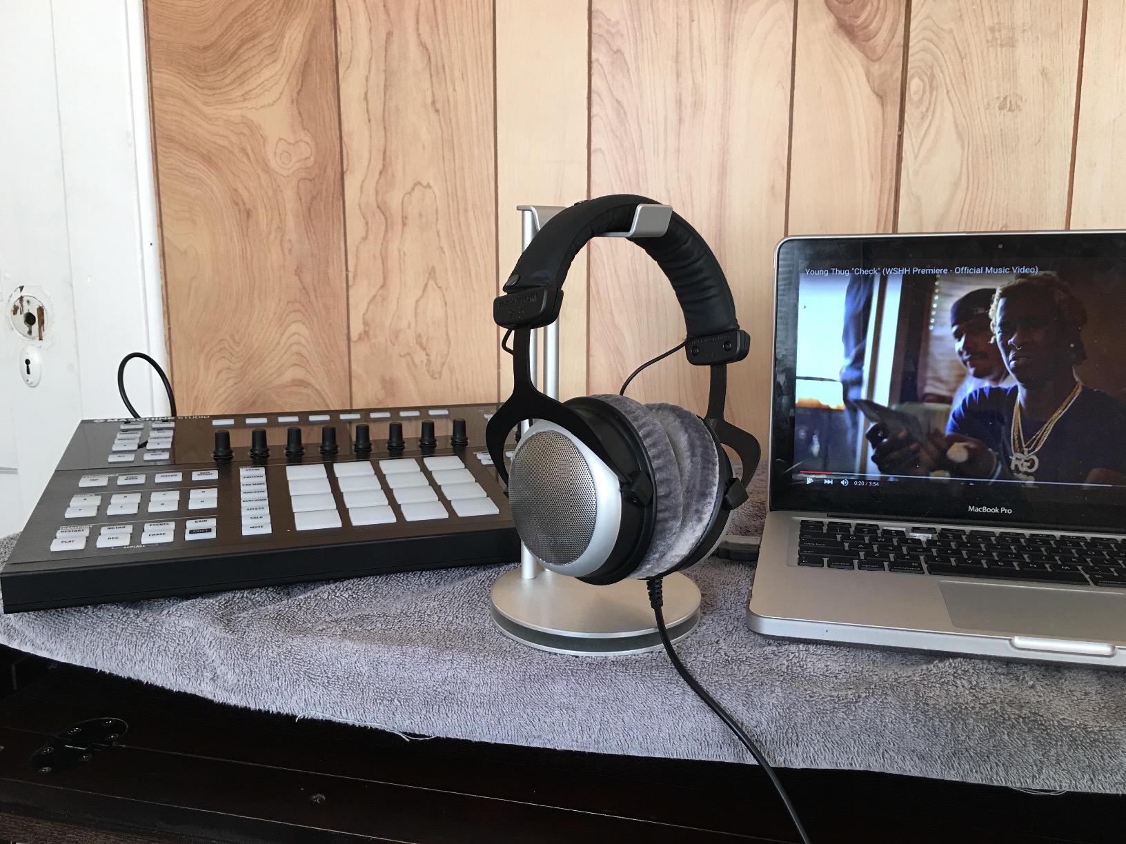 beyerdynamic DT 880 Pro (250 Ohm), Semi-Open Studio Headphones, Silver customer photo 2