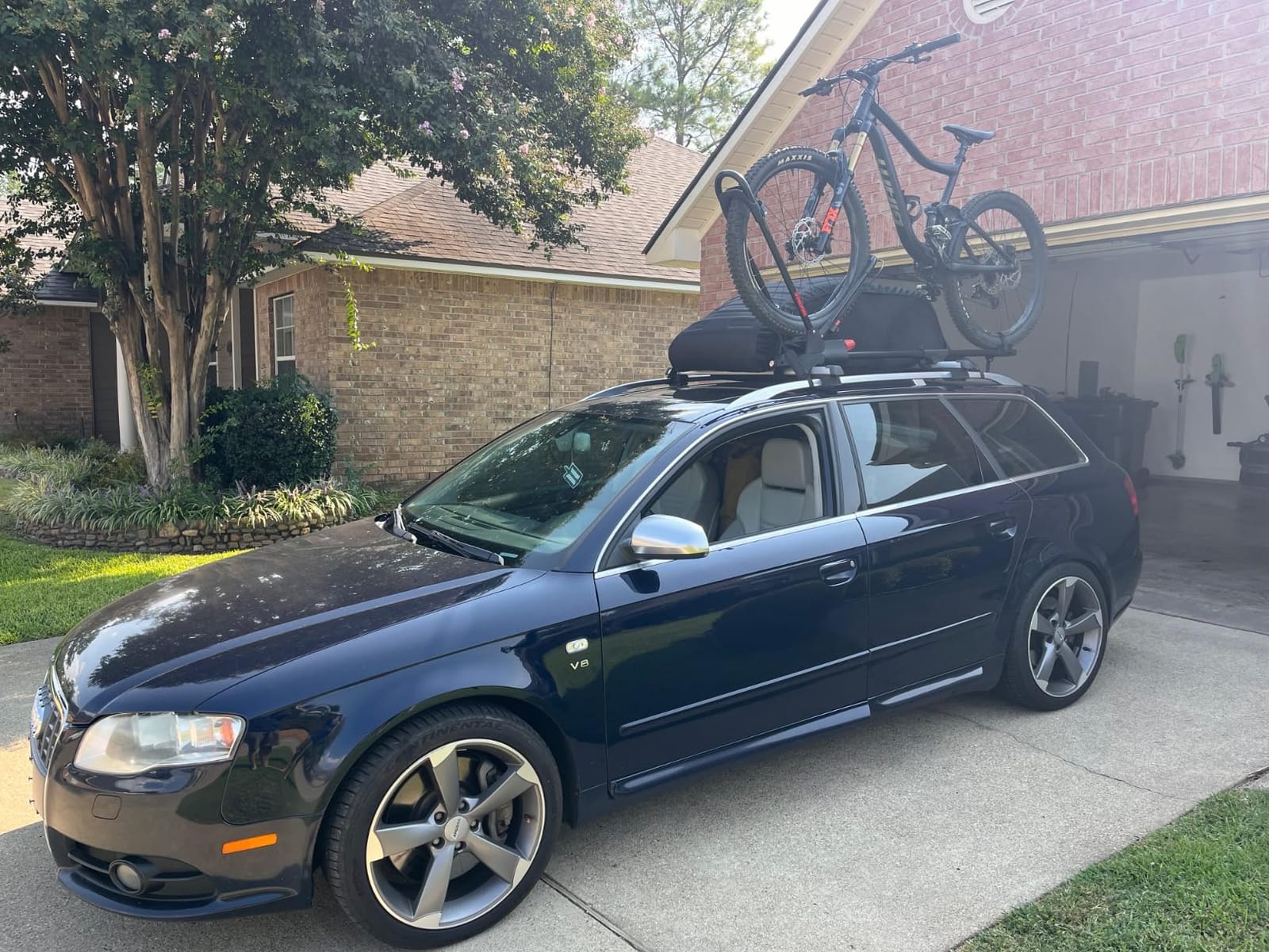 Yakima FrontLoader Rooftop Bike Rack Mount, Car & SUV Roof Carrier customer photo 1