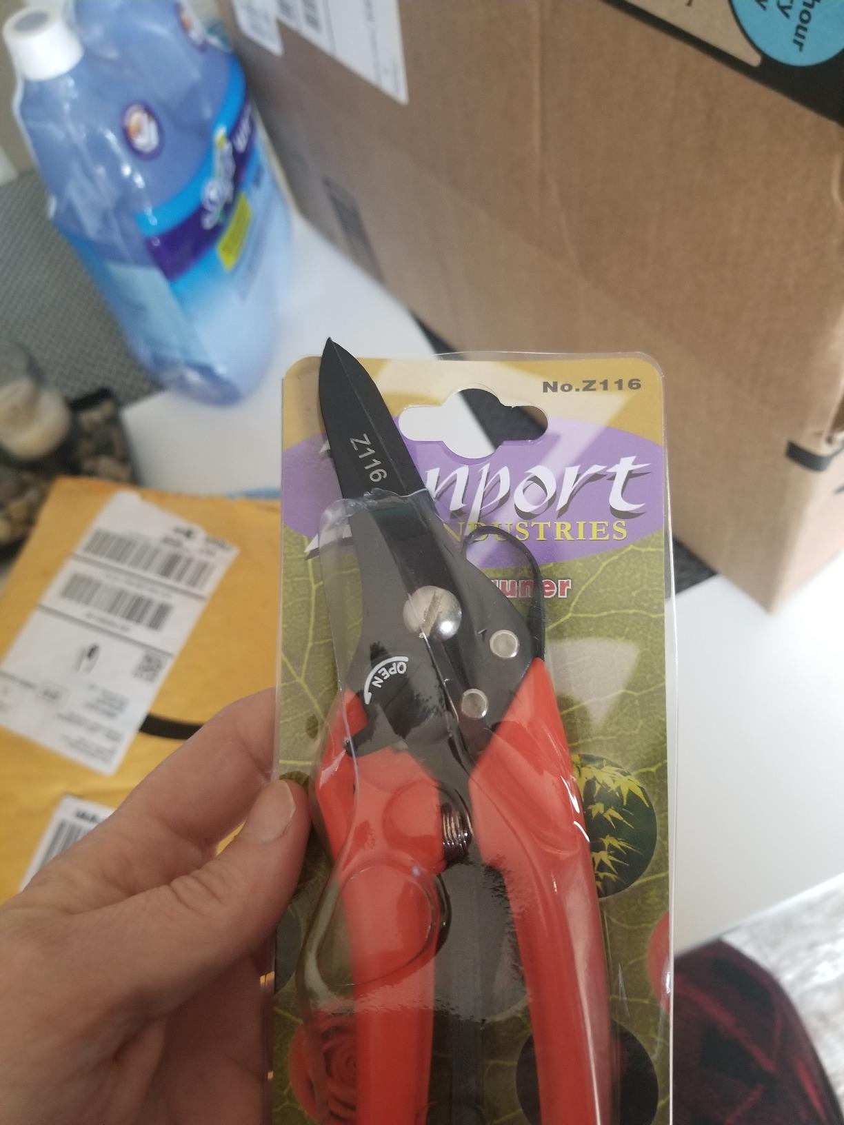 Hoof and Floral Trimming Shear with Twin-Blade, 7.5-Inch customer photo 1