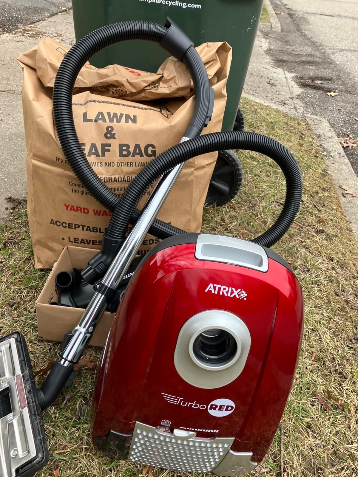 Atrix Turbo Red AHC-1 HEPA Canister Vacuum Cleaner – Powerful 1,400W Variable Speed Motor, Lightweight 6-Quart Bag Design, 3-Stage Filtration, Telescopic Wand, Full Bag Indicator & Accessory Kit customer photo 1