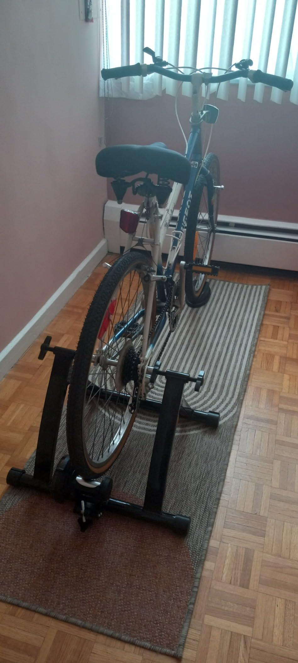 Yaheetech Magnetic Steel Bike Trainer Stand for Indoor Riding, 26-28in/700C customer photo 2