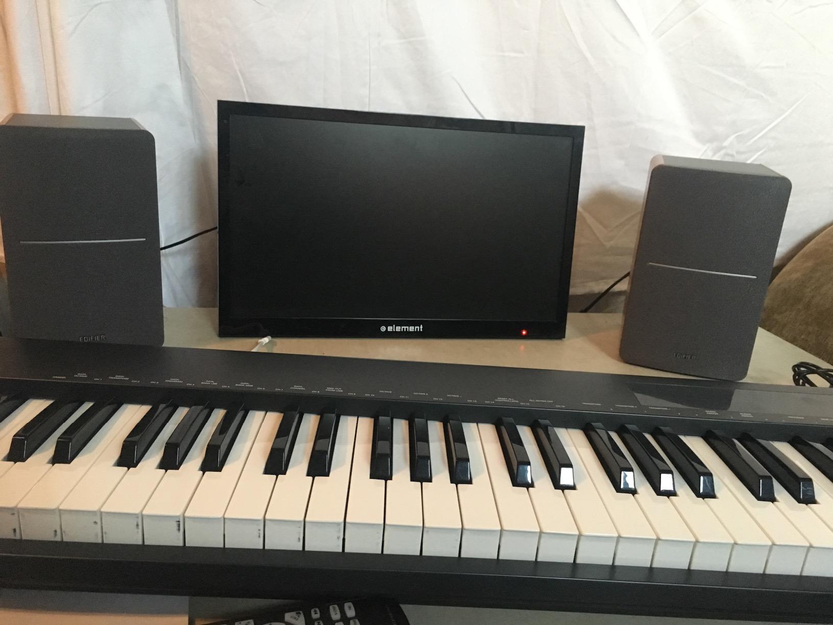 Edifier R1280T Powered Bookshelf Speakers -2.0 Near Field Studio Monitor customer photo 2