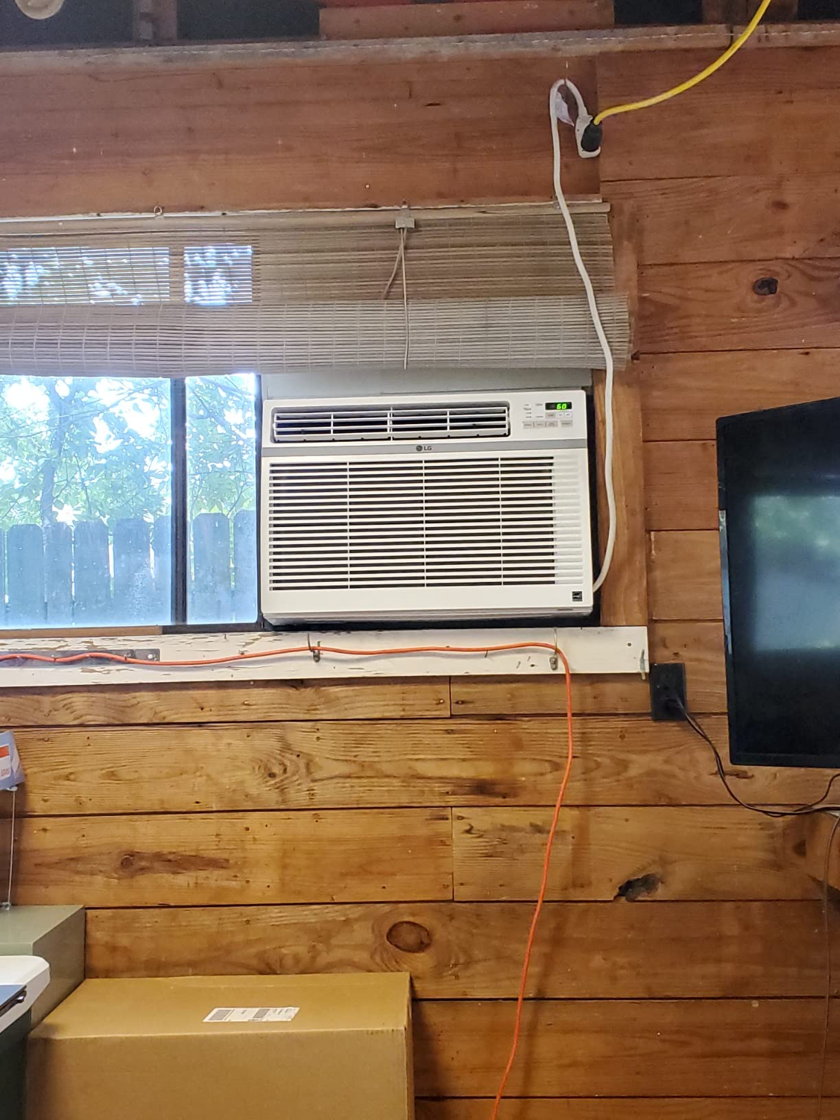 LG 24,500 BTU Window Air Conditioner, 230/208V, Cools 1,560 Sq. Ft. for Bedroom, Living Room, Apartment, Quiet Operation, with Remote, 3 Cooling & Fan Speeds, Auto Restart, and 24H Timer, White customer photo 1