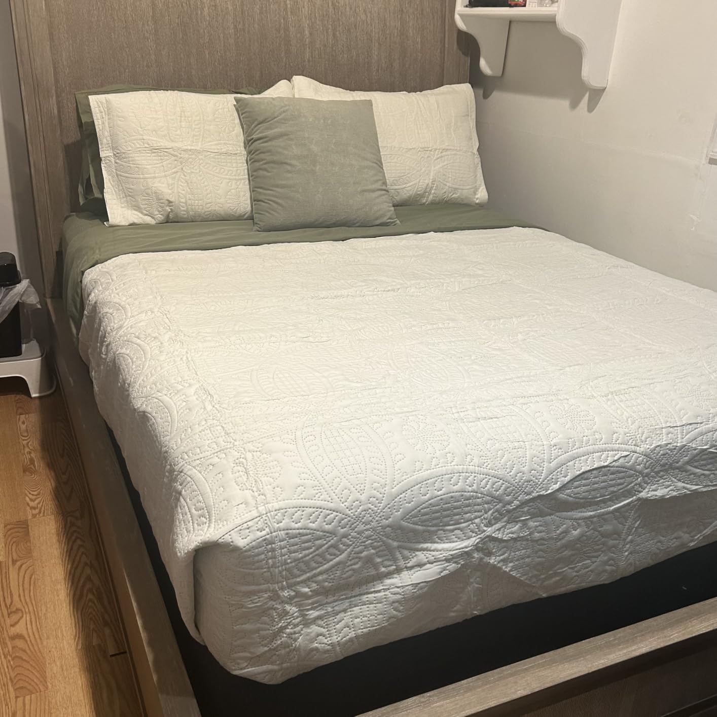 Queen Size 4 Piece Sheet Set - Breathable & Cooling Sheets - Navy Blue customer photo 1