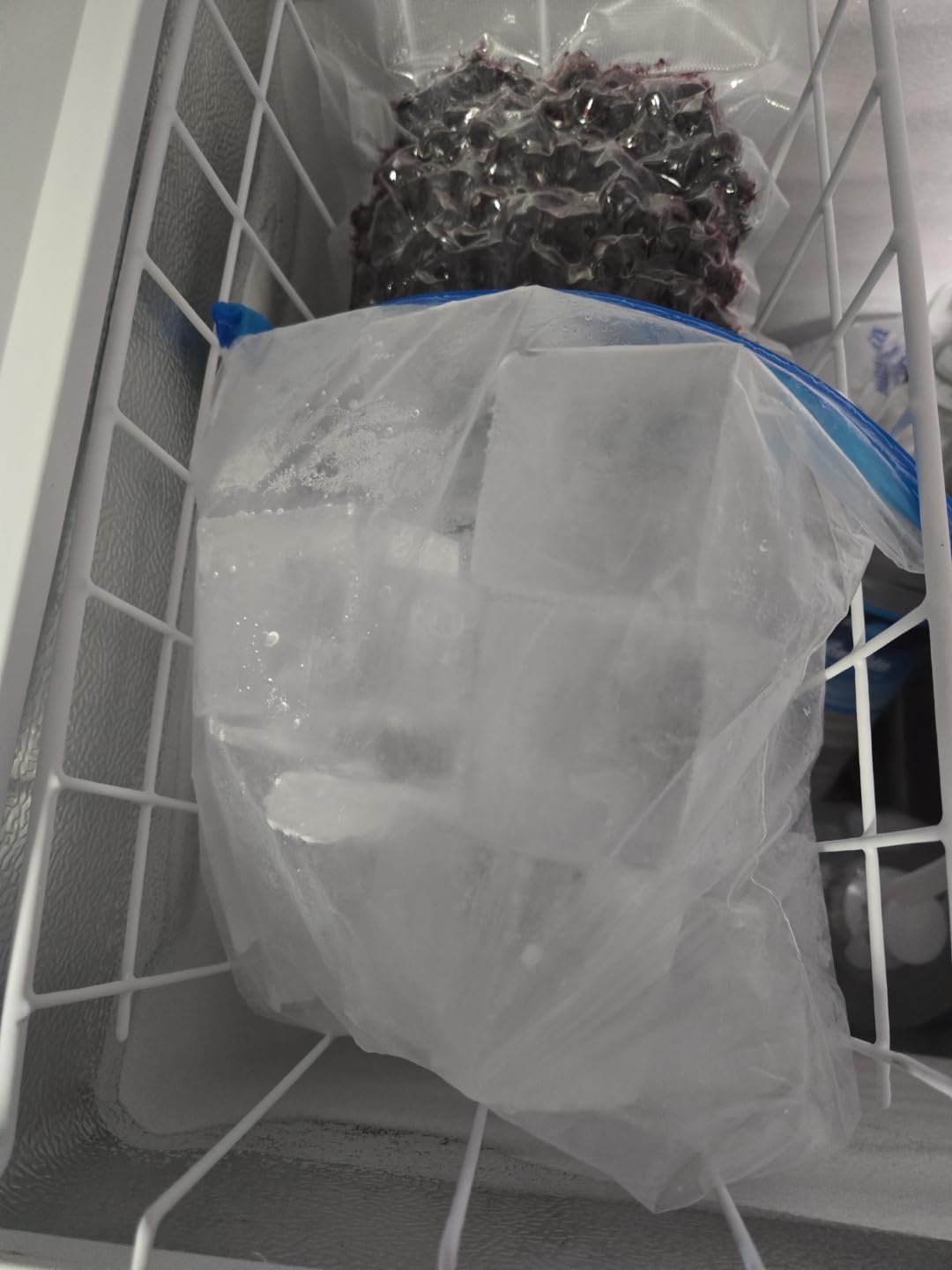 True Cubes Crystal Clear Ice Cube Maker, 4 Large 2