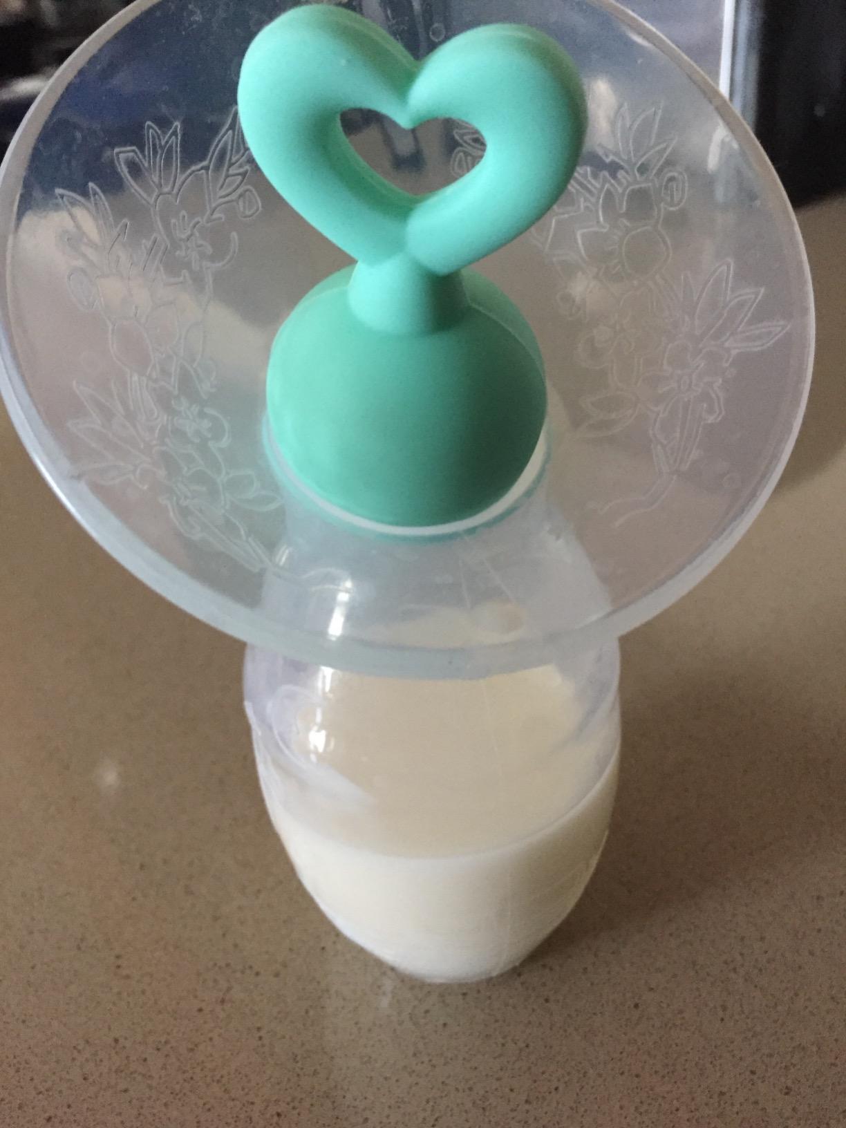 Bumblebee Manual Breast Pump with Breastfeeding Milk Saver Stopper& Lid in Gift Box Food Grade Silicone BPA PVC and Phthalate Free 3.04oz/90ml customer photo 2