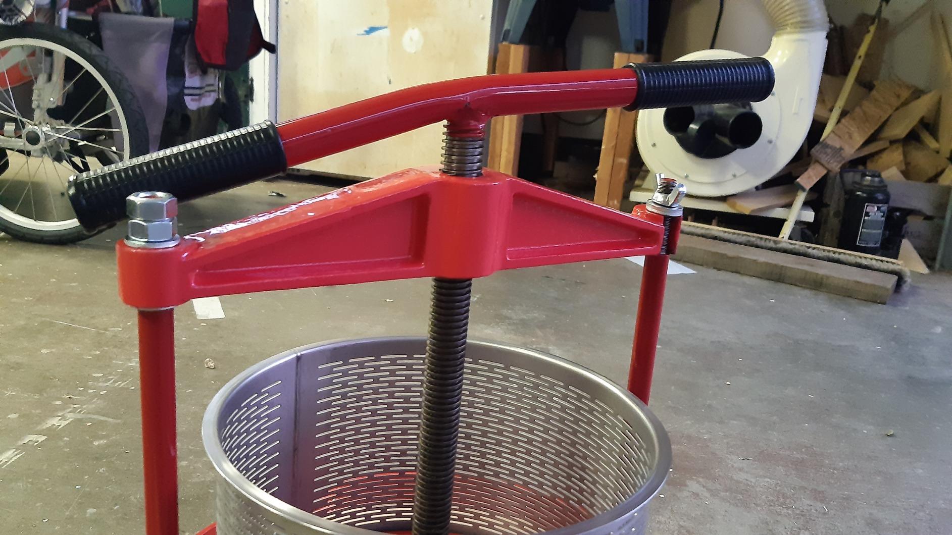 Fruit Wine Press 2.38 Gal - Heavy-duty T-Handle & Cross-beam, Stainless Steel Juice Maker for Apple, Grape, Home Brewing customer photo 1