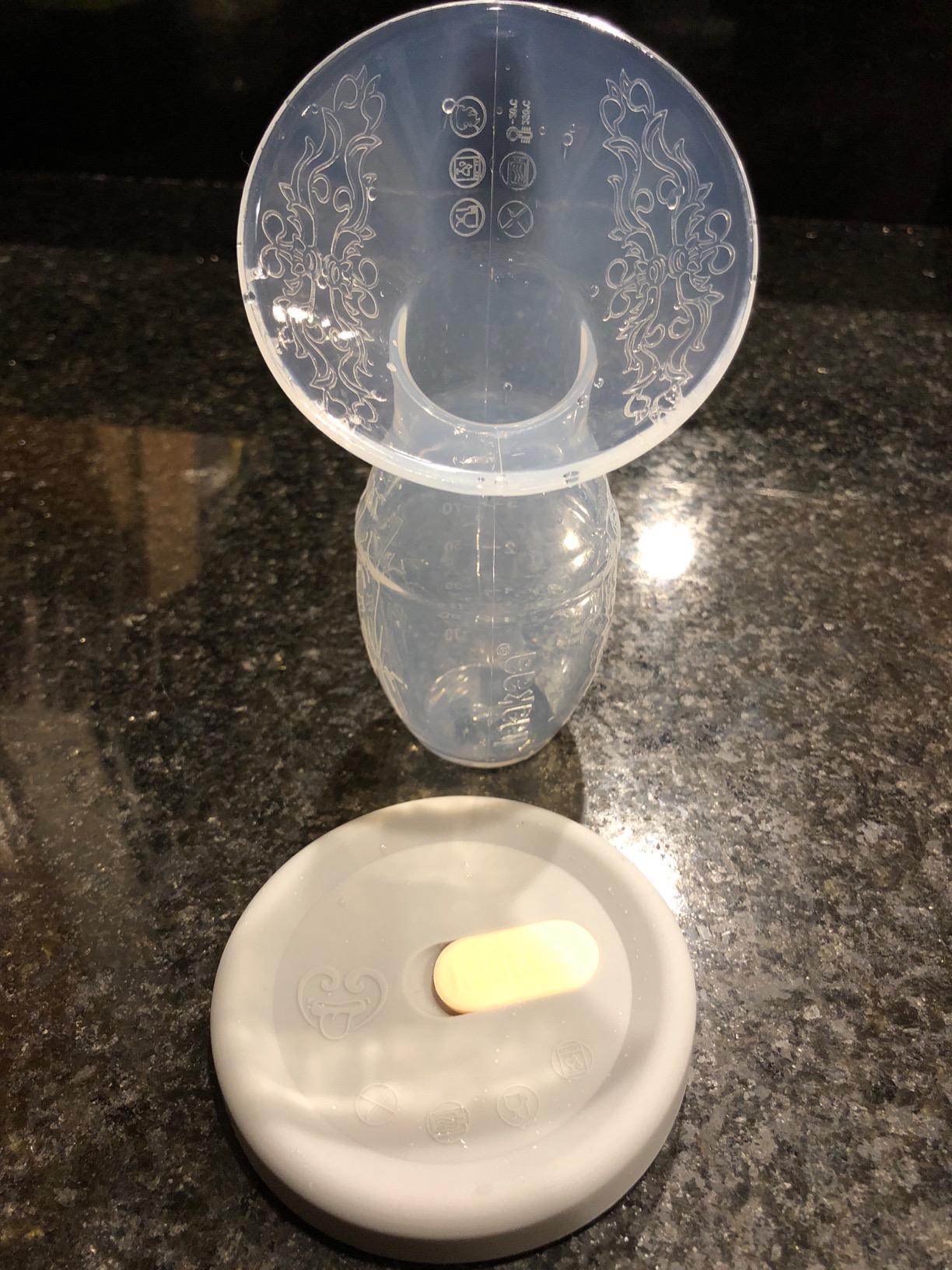 haakaa 100 ml Silicone Breast Pump with Lid, Transparent Manual Breast Pump, Healthy and Harmless, Save Every Drop of Breast Milk customer photo 2