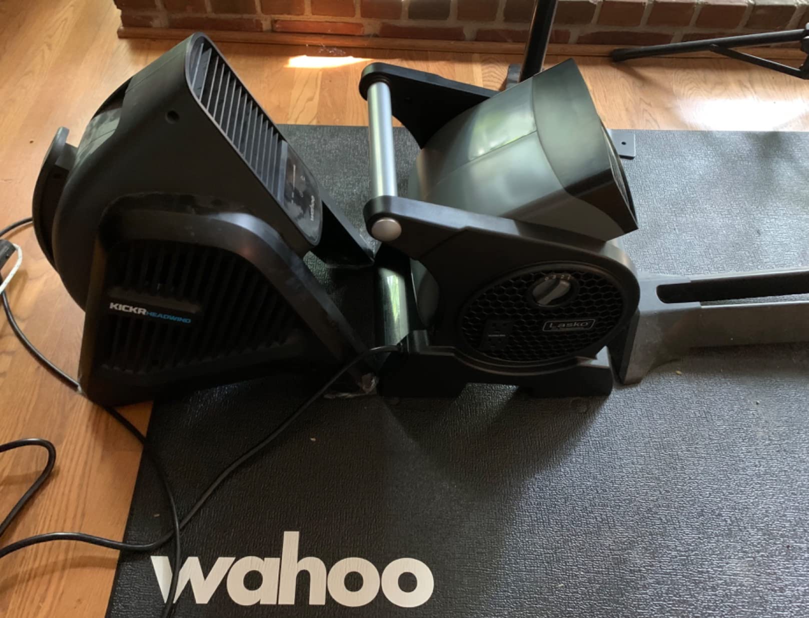 Wahoo KICKR HEADWIND Heartrate/Speed Controlled Cycling Fan for Indoor Bike Trainers, Stationary/Spin Bikes, Cross Training, Black customer photo 1