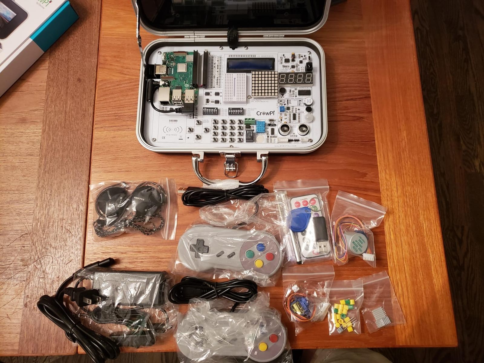ELECROW for Raspberry Pi 5 8GB Kit, with Pi 5 8GB Single Board Computer, Crowpi Pi 5 Case Kit with 9inch Display, Compatible with Raspberry Pi 5 Learning Programming Kit with Sensors (8GB RAM) customer photo 1