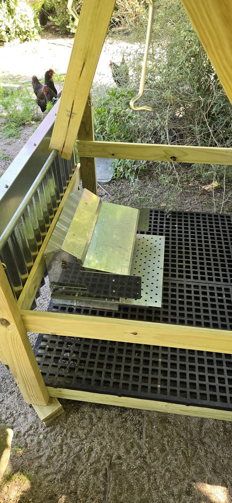 RentACoop Automatic Treadle Chicken Feeder, Rat Proof No Waste, 25 lb customer photo 1