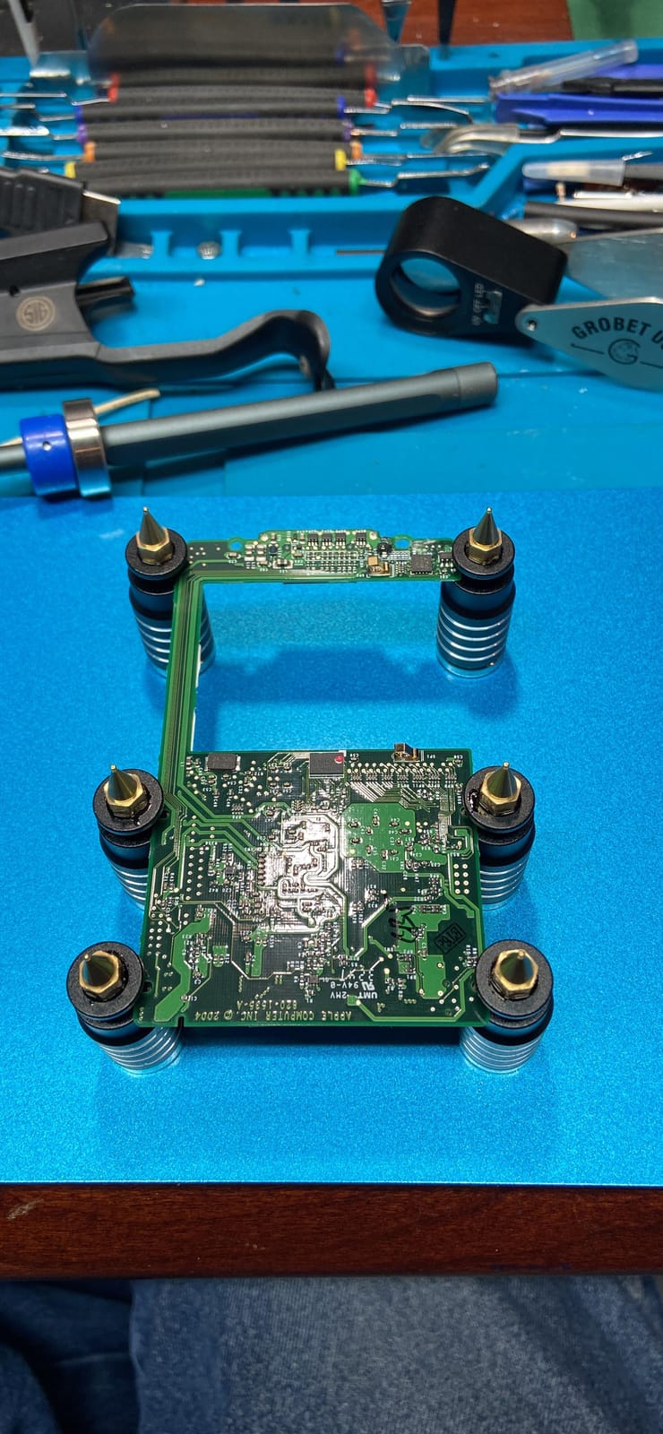 Toolour Soldering Helping Hands 6Pcs PCB Circuit Board Holder ESD Safe,Metal Magnetic Fixture Tower on the Blue Steel Base for Electronic Boards Repairing Soldering Desoldering Rework customer photo 1