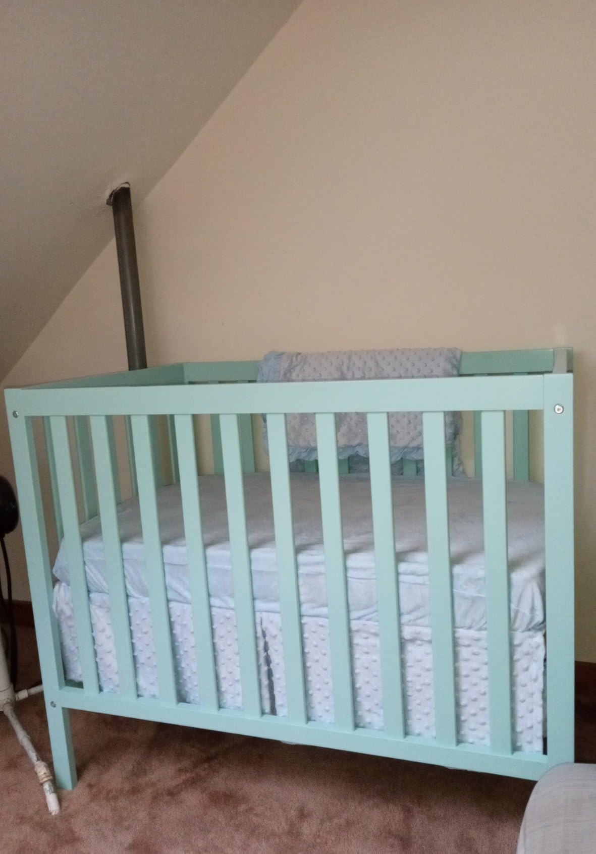 Dream On Me Edgewood 4-in-1 Convertible Mini Baby Crib in Cool Grey, GreenGuard Gold & JPMA, Non-Toxic, Compact 40×25×33″ Design, Converts to Mini Daybed & Twin Bed, 1″ Mattress Pad customer photo 2