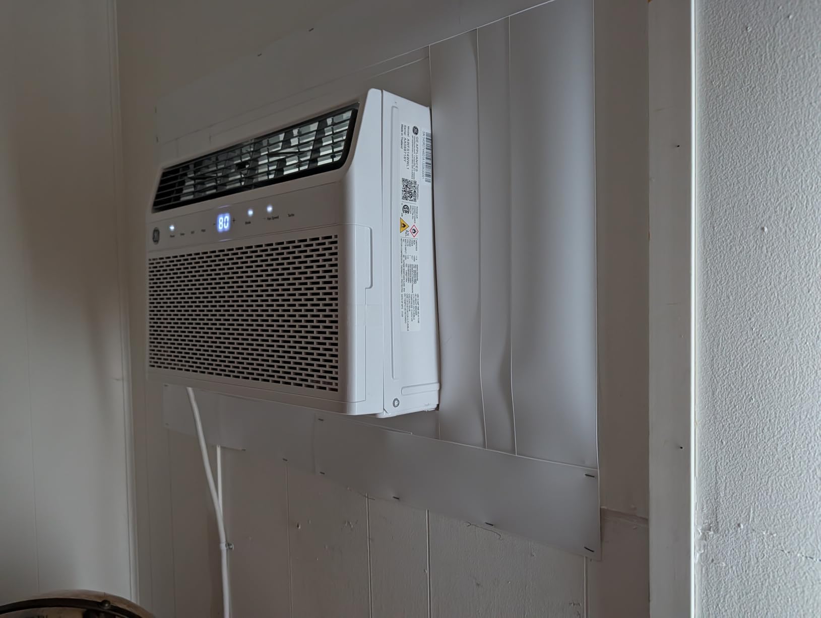 GE Window Air Conditioner 14000 BTU, Wi-Fi Enabled, Energy-Efficient Cooling for Large Rooms, 14K BTU Window AC Unit with Easy Install Kit, Control Using Remote or Smartphone App customer photo 2