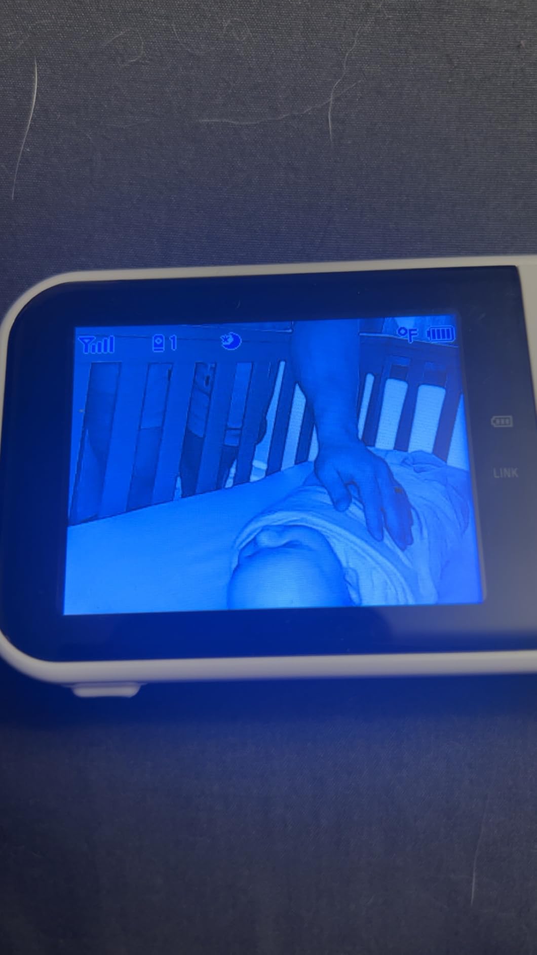 VTech Baby Monitor No WiFi, 2 Cameras & Remote Pan-Tilt-Zoom for Twins & Two Rooms – Hack-Proof, 19Hr Battery, 1000ft Range, Auto Night Vision, Temperature Sensor | VM923-2 customer photo 2
