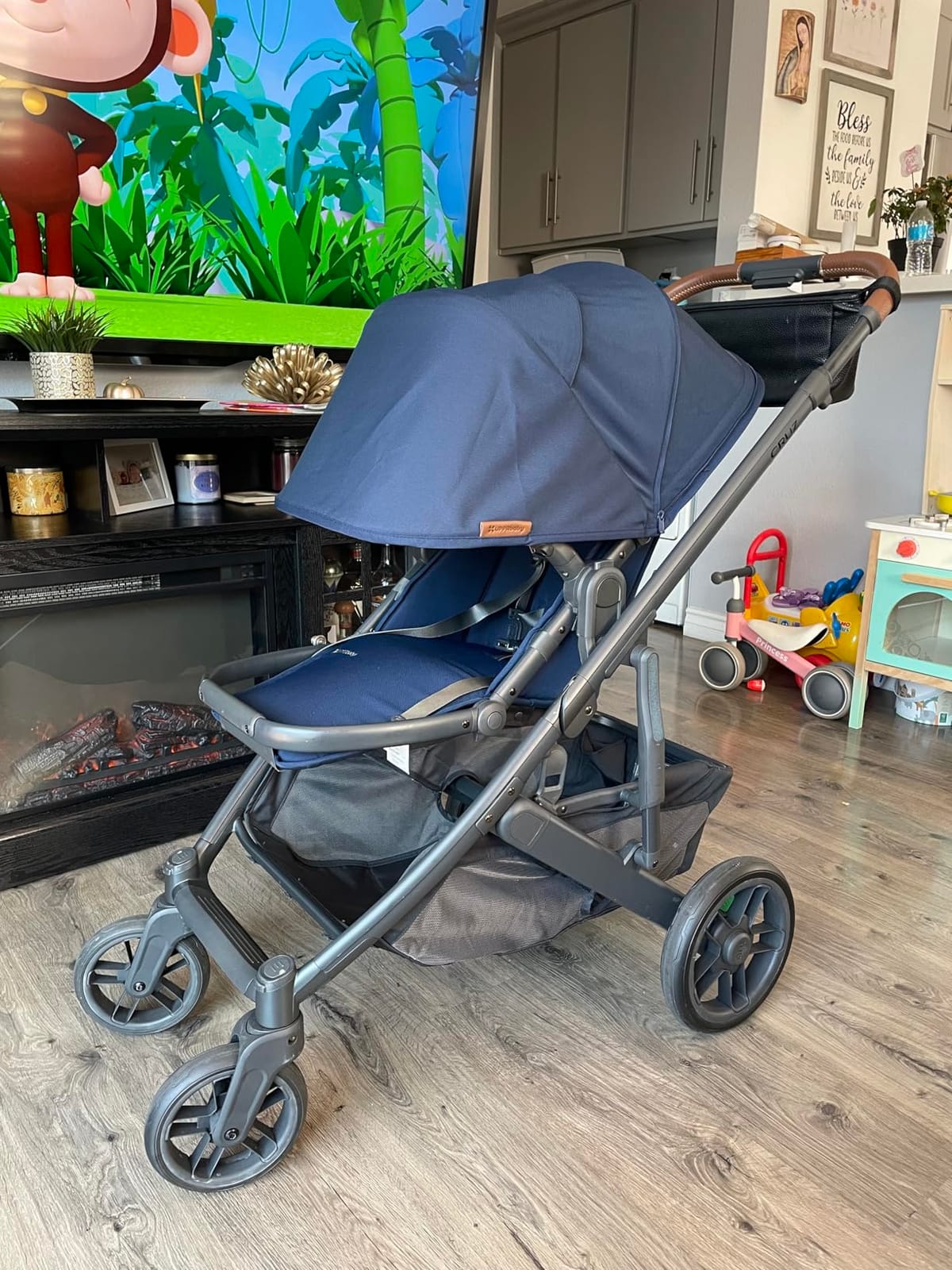 UPPAbaby Cruz V2 Stroller/Full-Featured Stroller with Travel System Capabilities/Toddler Seat, Bumper Bar, Bug Shield, Rain Shield Included/Greyson (Charcoal Mélange/Carbon Frame/Saddle Leather) customer photo 2