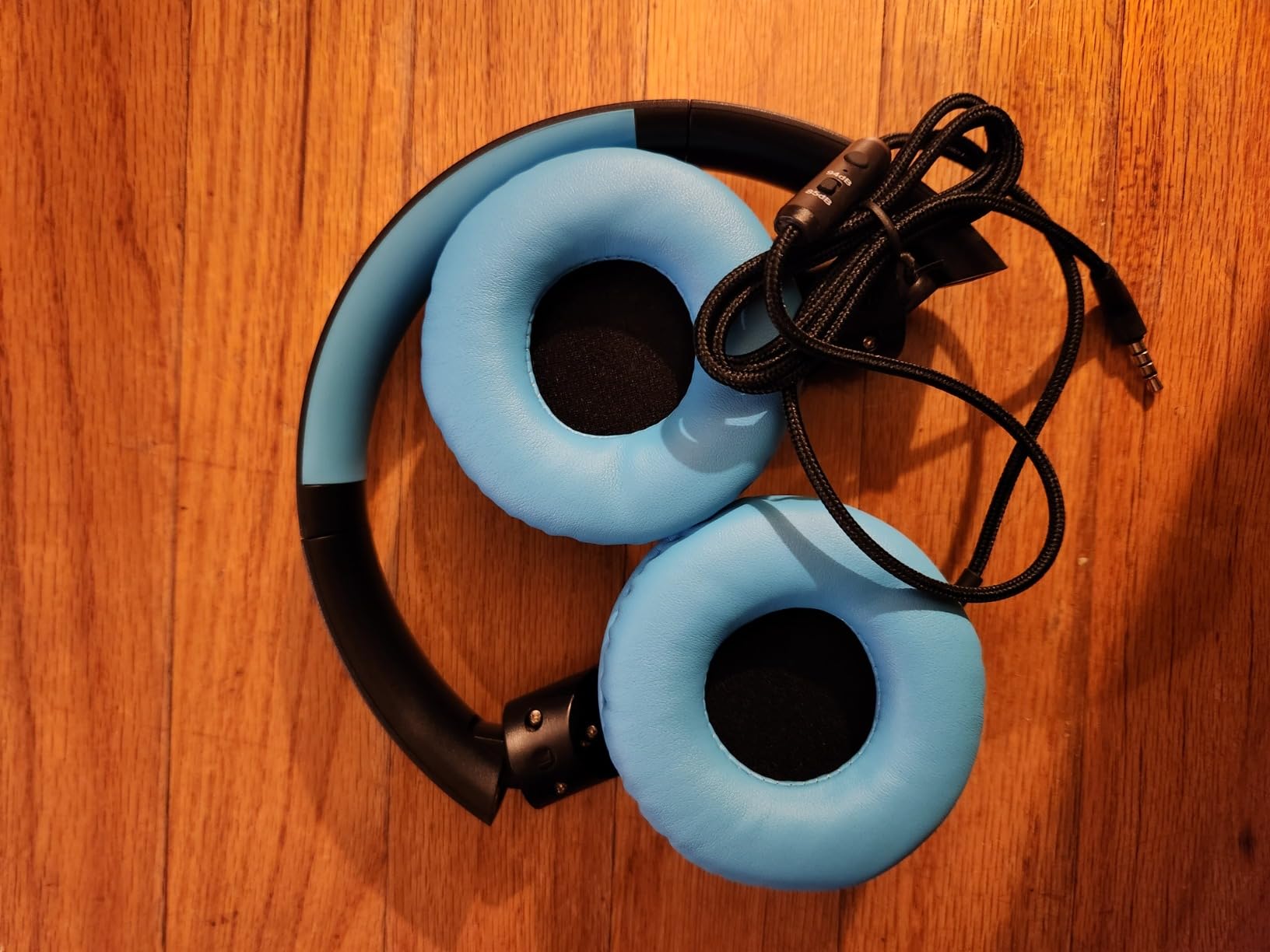 Kids Headphones with Cord , Wired Over Ear Headsets with Microphone Limited Volume 85dB/ 94dB, Portable Wired Headphones for Kids Boys Girls Teens Children Online School/Travel/iPad/Tablet/Cellphone customer photo 1