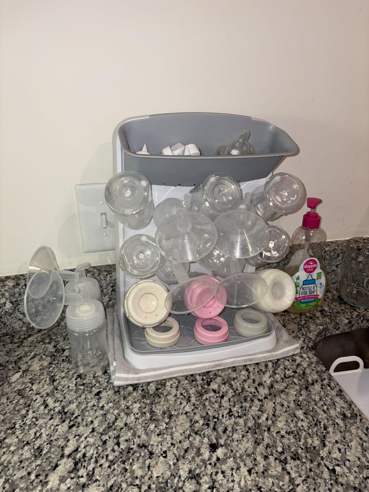 Ubbi Vertical Baby Bottle Drying Rack, Space Saving Countertop Bottle Dryer customer photo 1